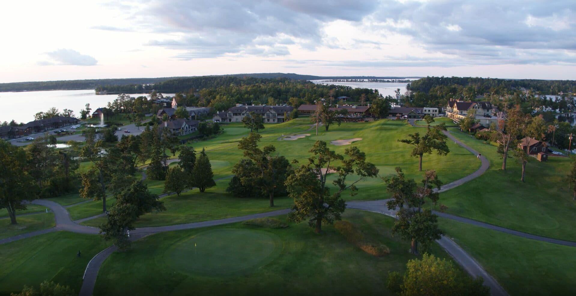 Campo de Golf Maddens On Gull Lake