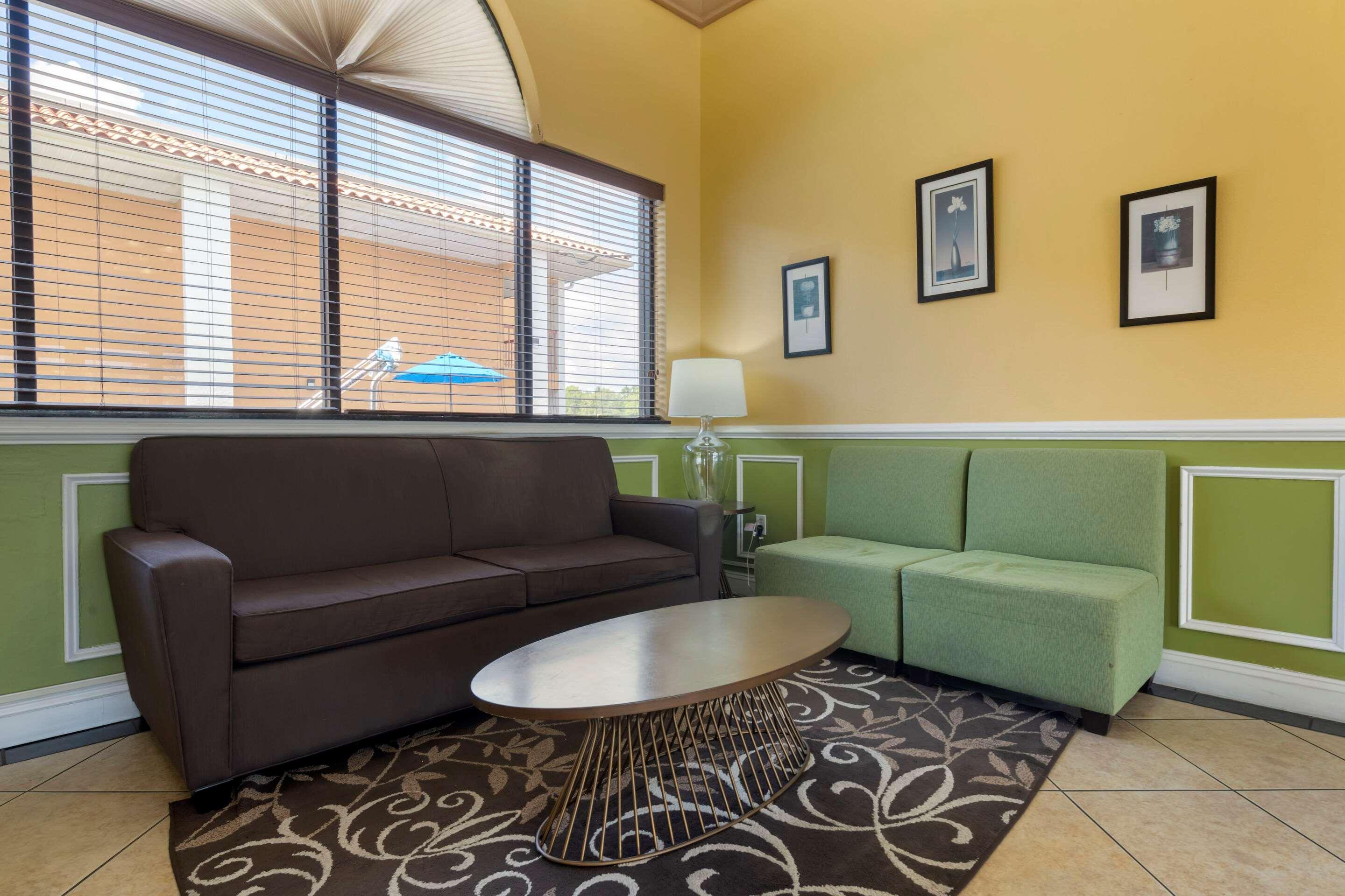 Vista Lobby Quality Inn & Suites Mt Dora North