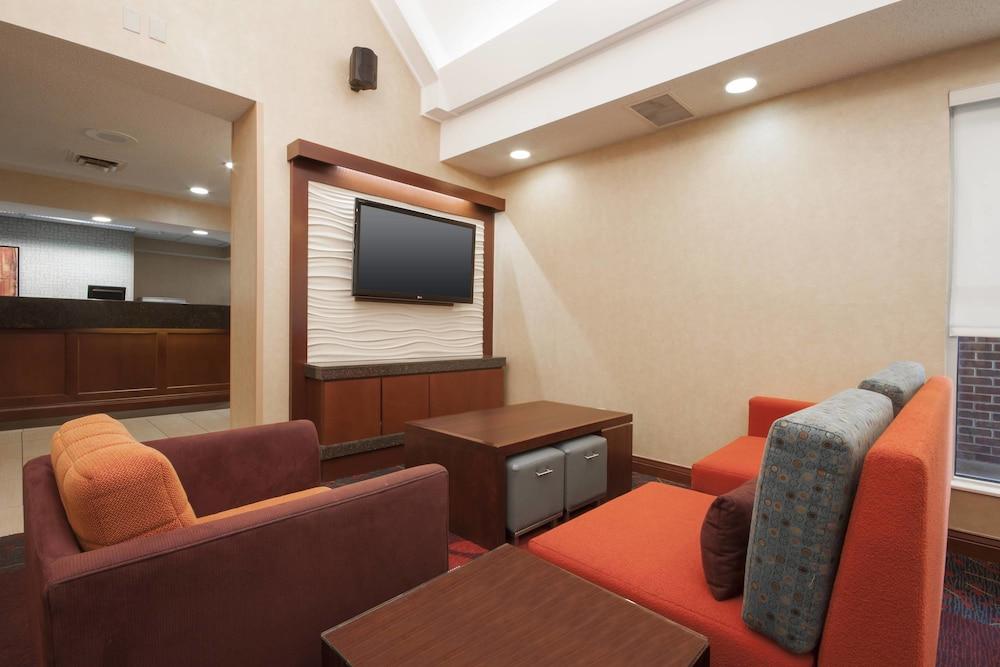 Vista Lobby Residence Inn by Marriott Davenport