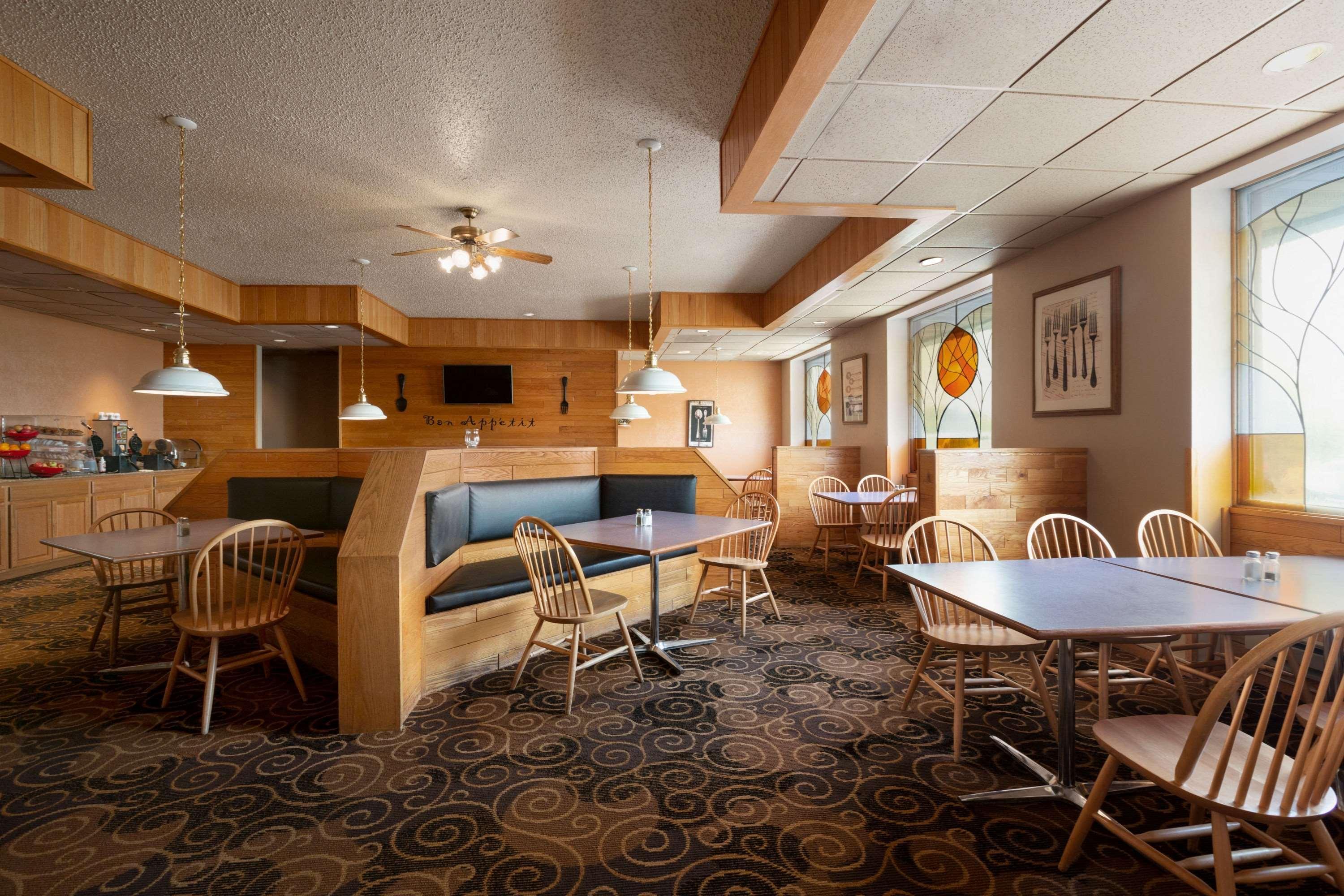 Restaurant Ramada by Wyndham Bismarck