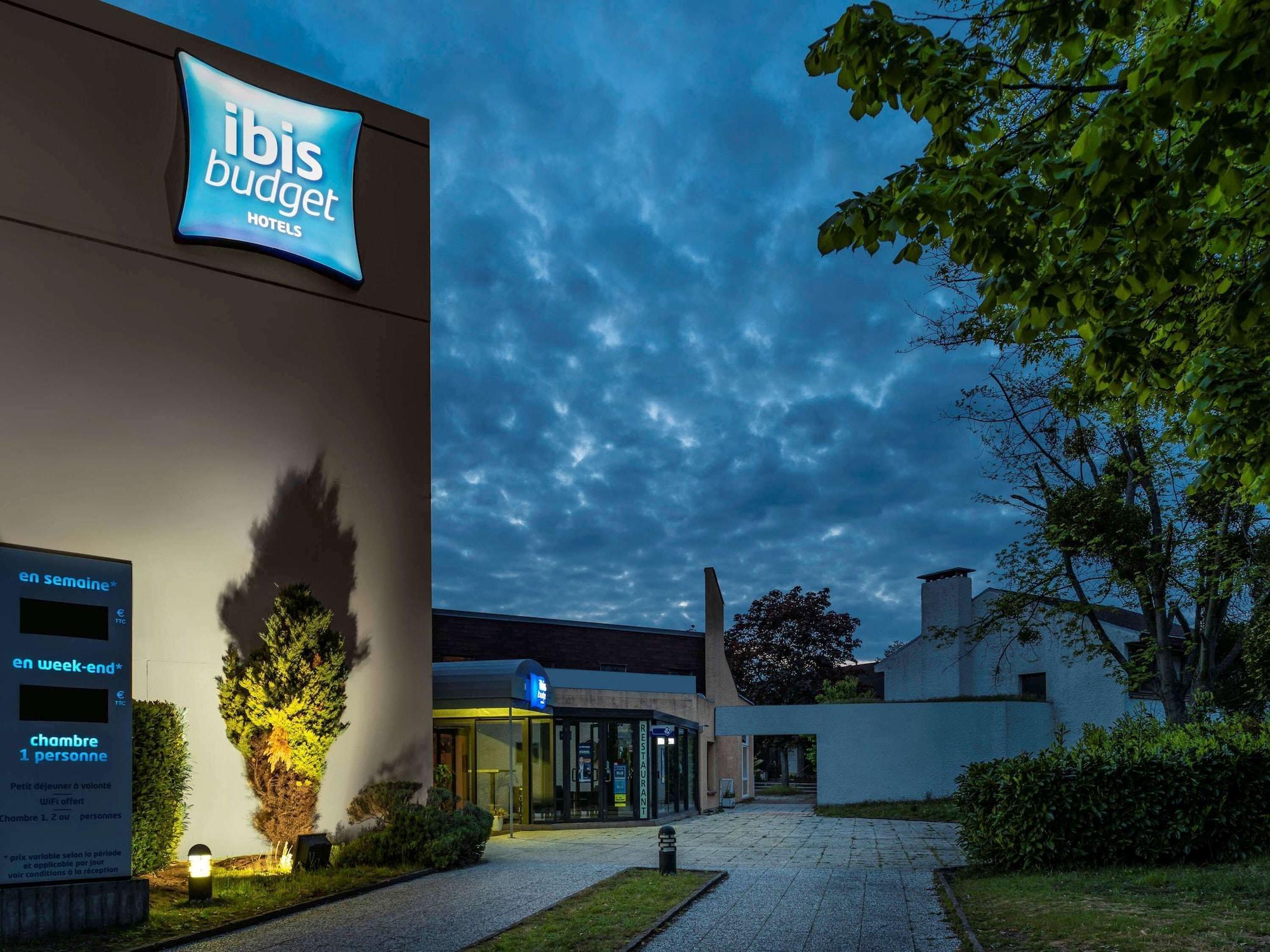 Vista Exterior ibis budget Saint Ouen l'Aumône