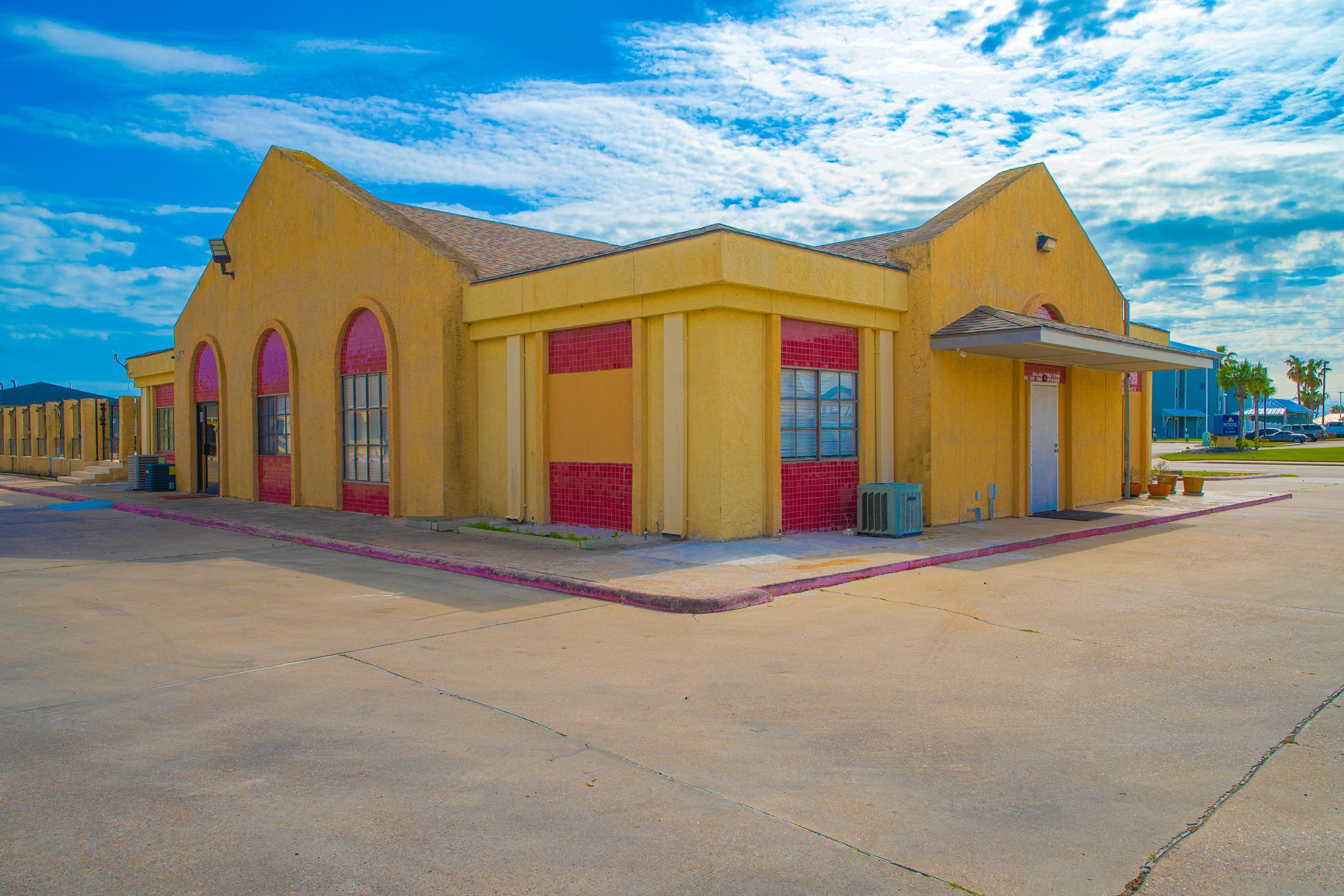 Vista Exterior Aransas Bay Inn & Suites Corpus Christi by OYO