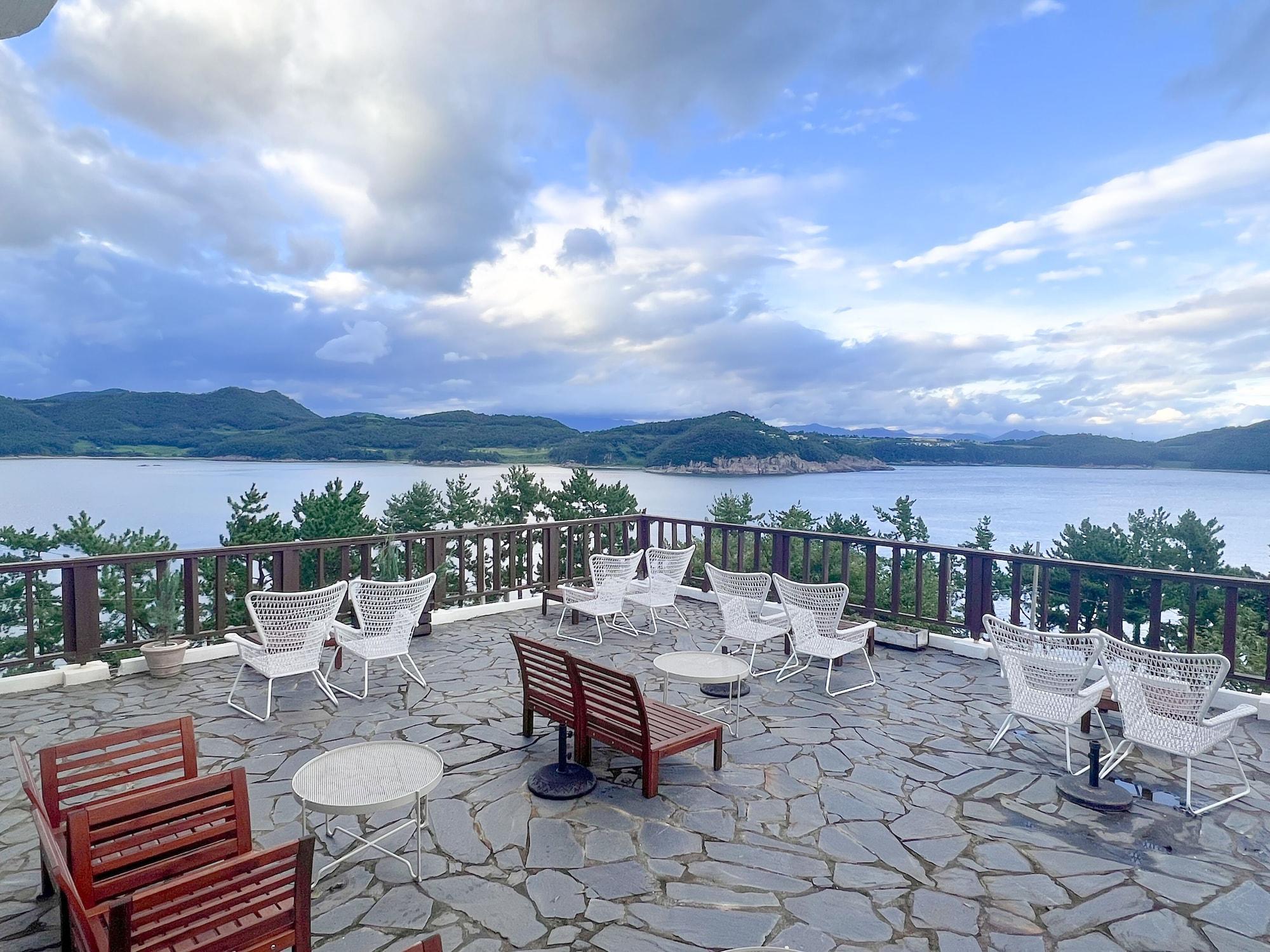 Varios Rest pension