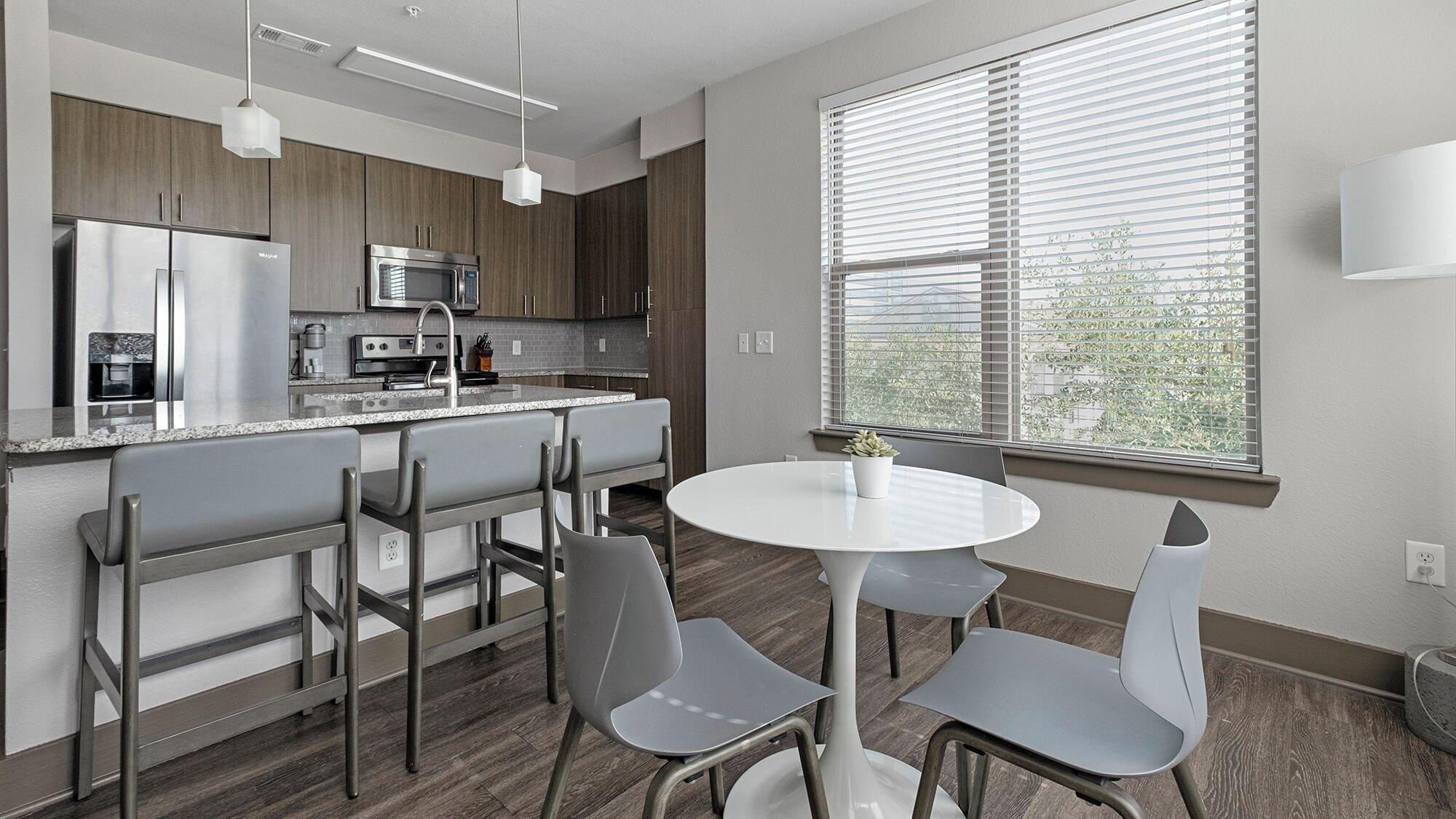 Equipamiento de Habitación Landing Houston Energy Corridor