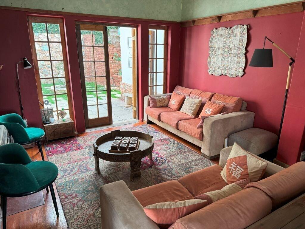 Equipamiento de Habitación "room in B&B - Adnaan's Secret Garden: Queen Ensuite"