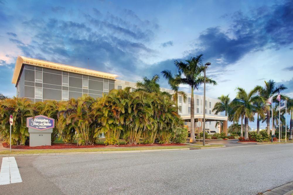 Vista da fachada Hampton Inn Suites Sarasota/Bradenton Airport