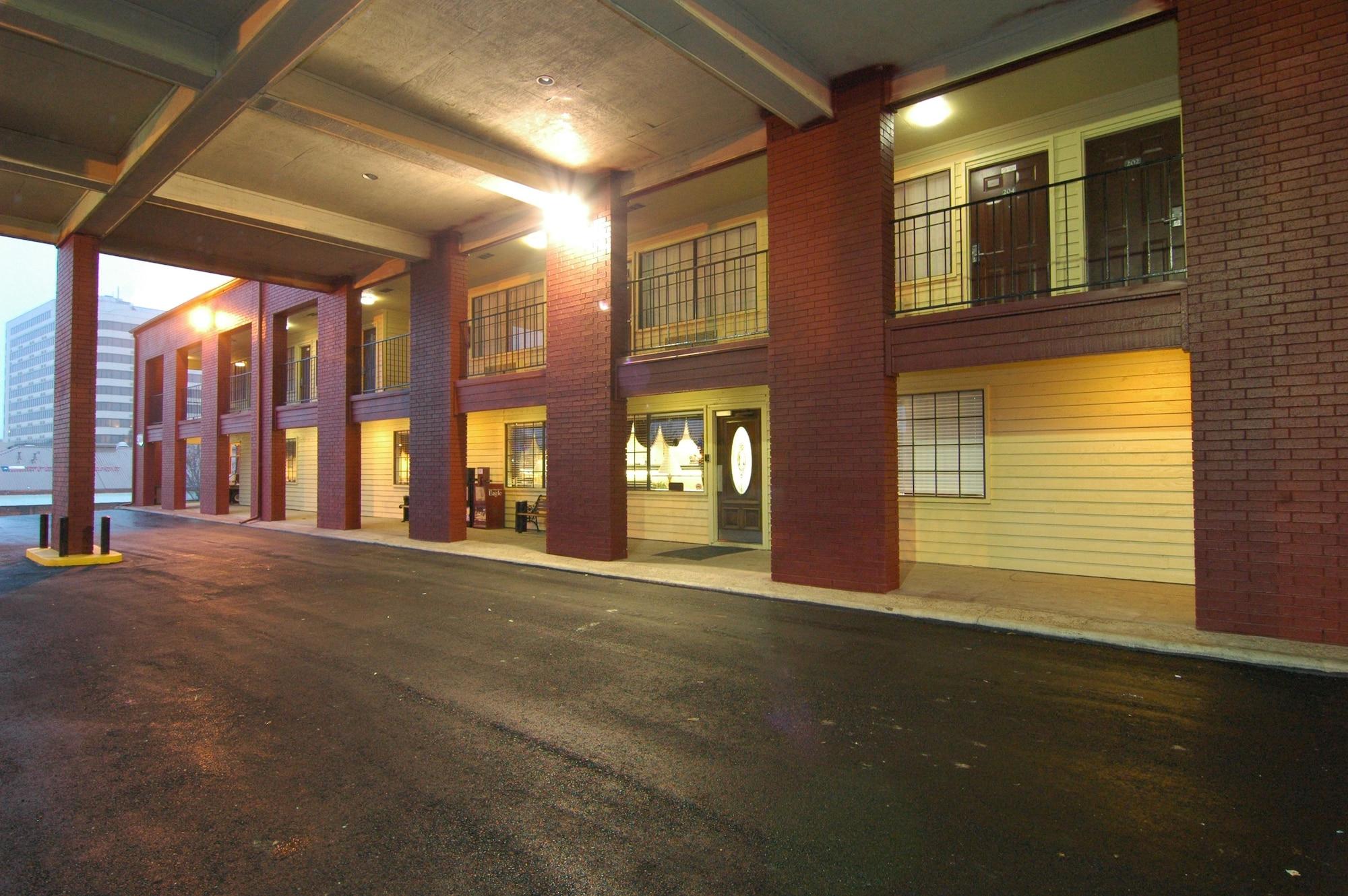 Vista Exterior Days Inn by Wyndham College Station University Drive