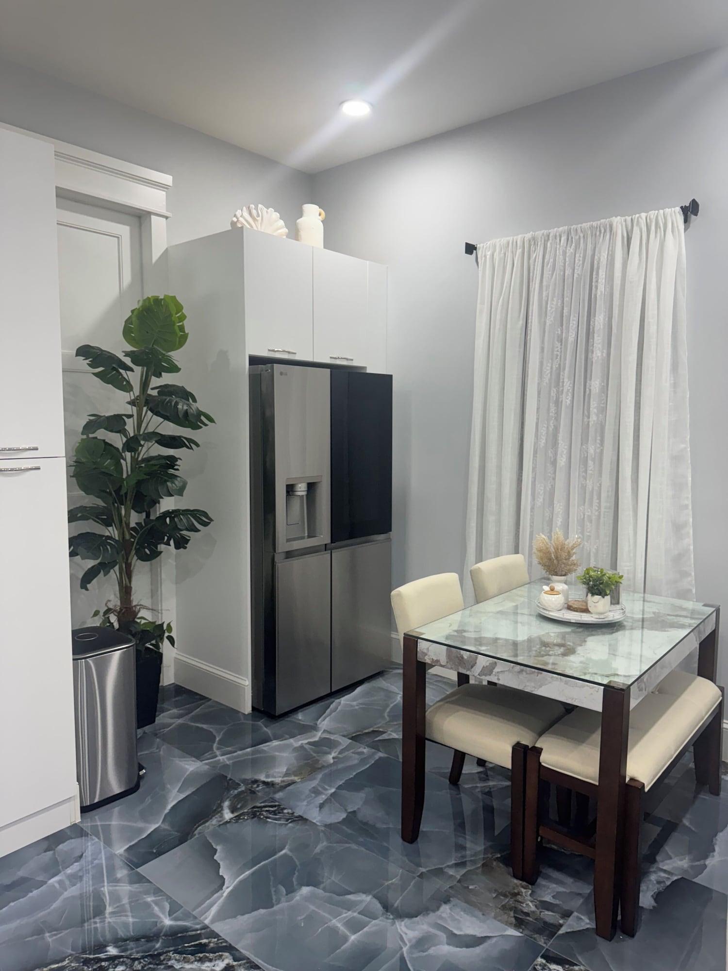 Restaurant Serene Stays Naples