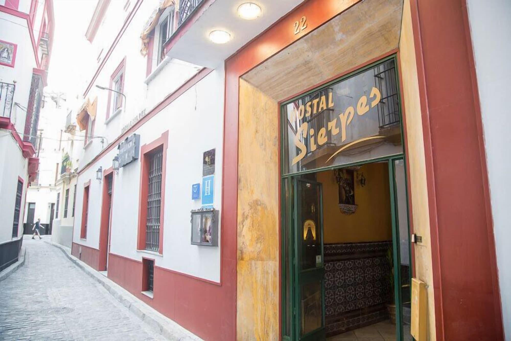 Vista Exterior Hostal Sierpes