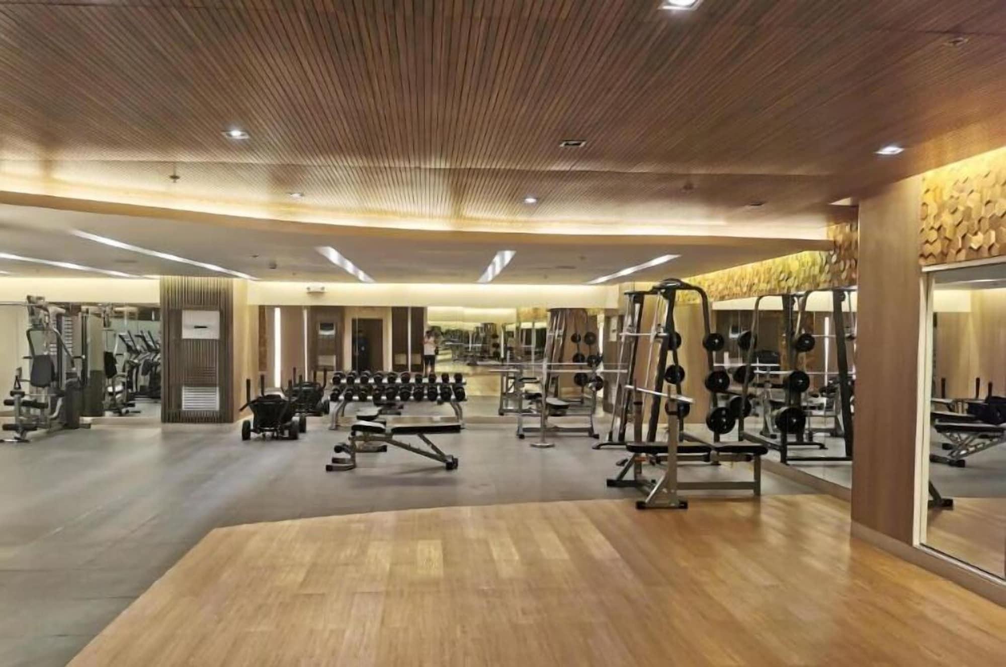 Gimnasio UnistayShore3 Poolview wbal near airport