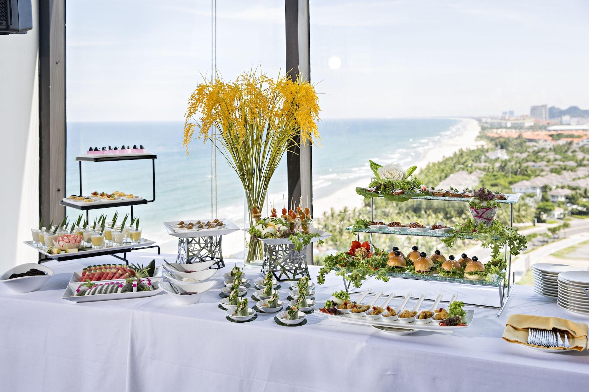 Restaurant Yarra Ocean Suites Danang