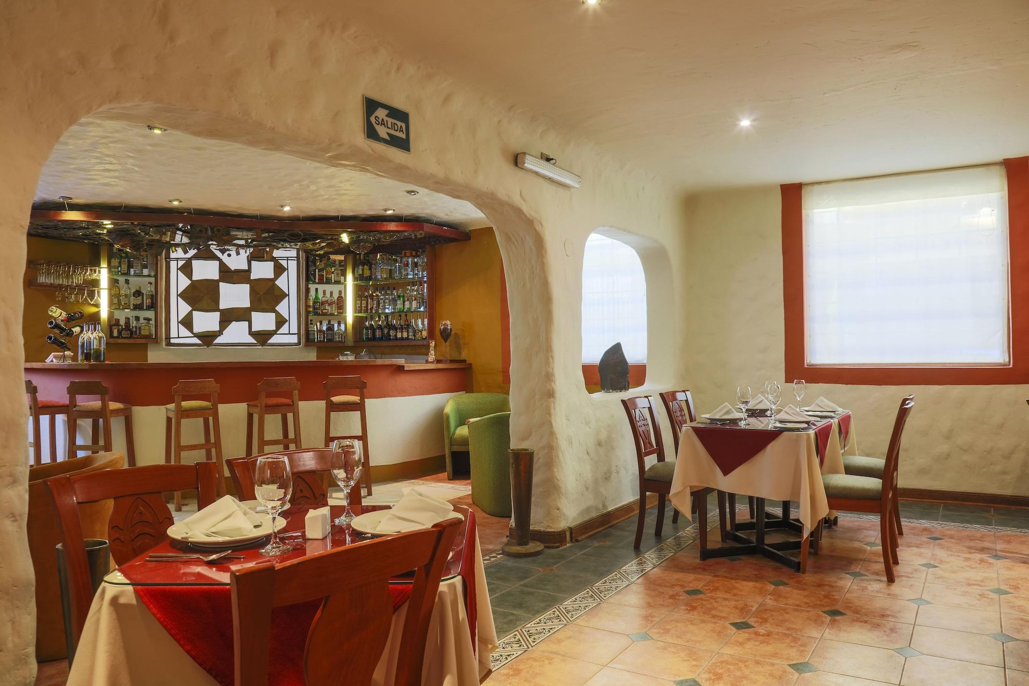 Bar/Salón San Agustin Internacional Hotel