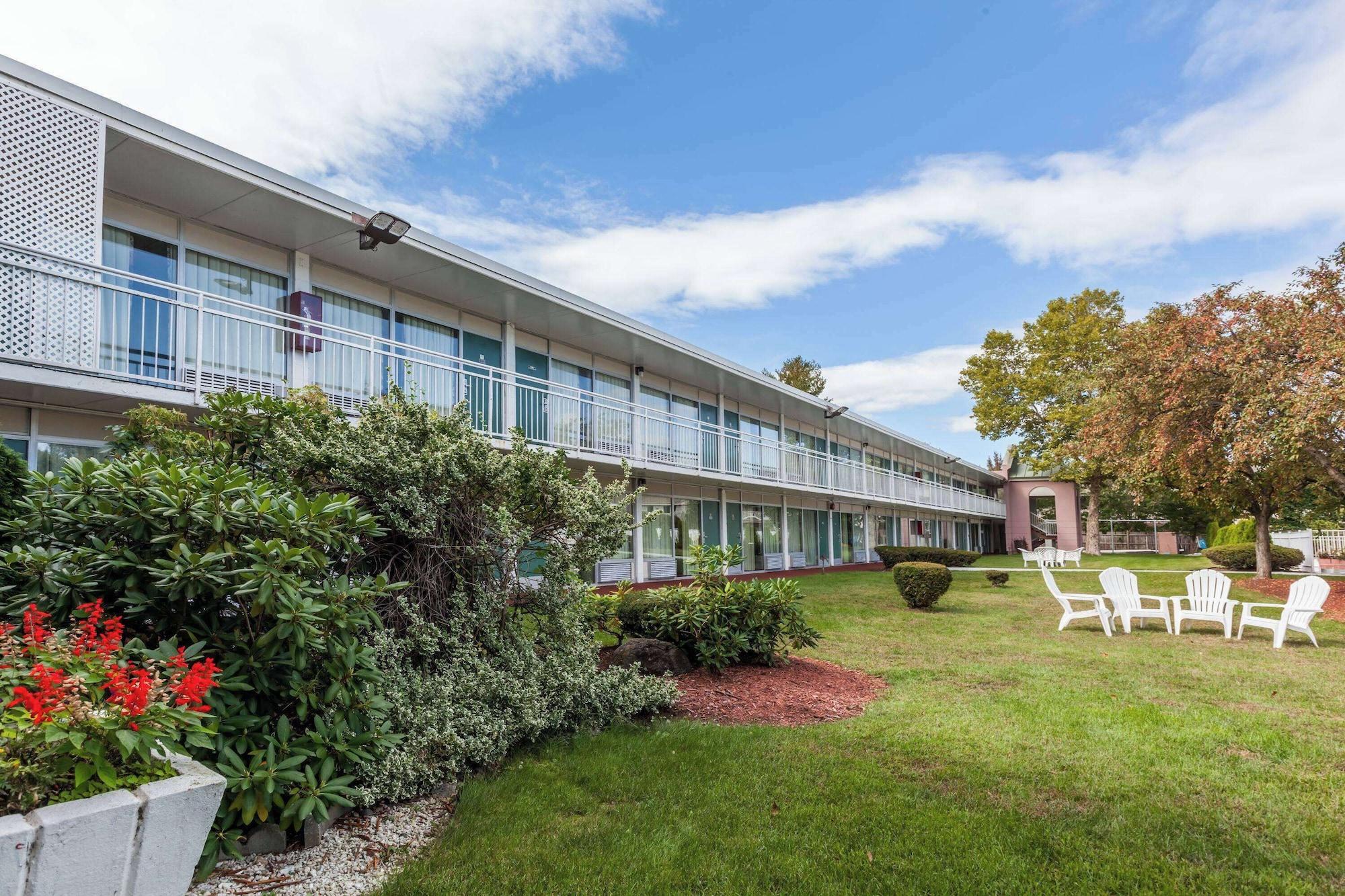 Vista Exterior Howard Johnson by Wyndham Albany