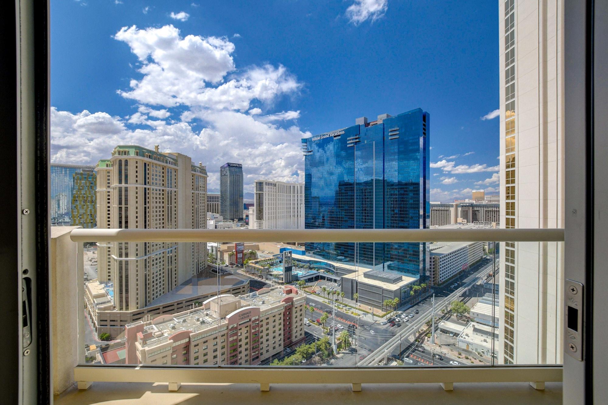 Vista Exterior Studio 25 HIGH FLR MGM Signature Balcony