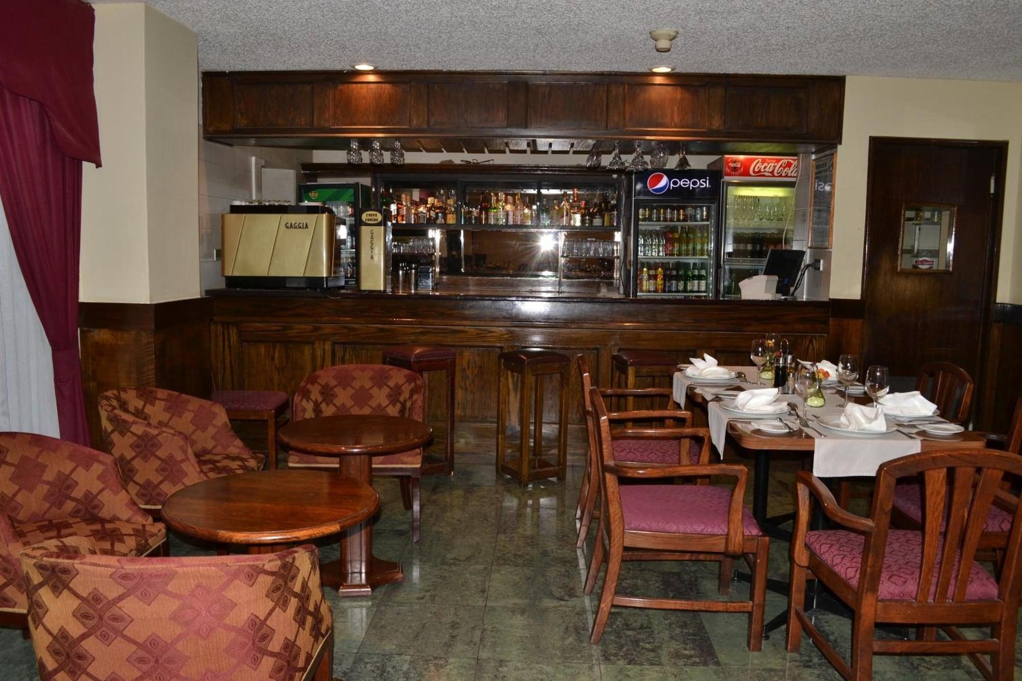 Bar/Salón Diego de Almagro Los Angeles