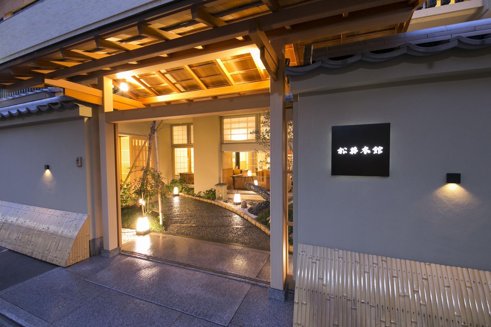 Vista Exterior Matsui Honkan