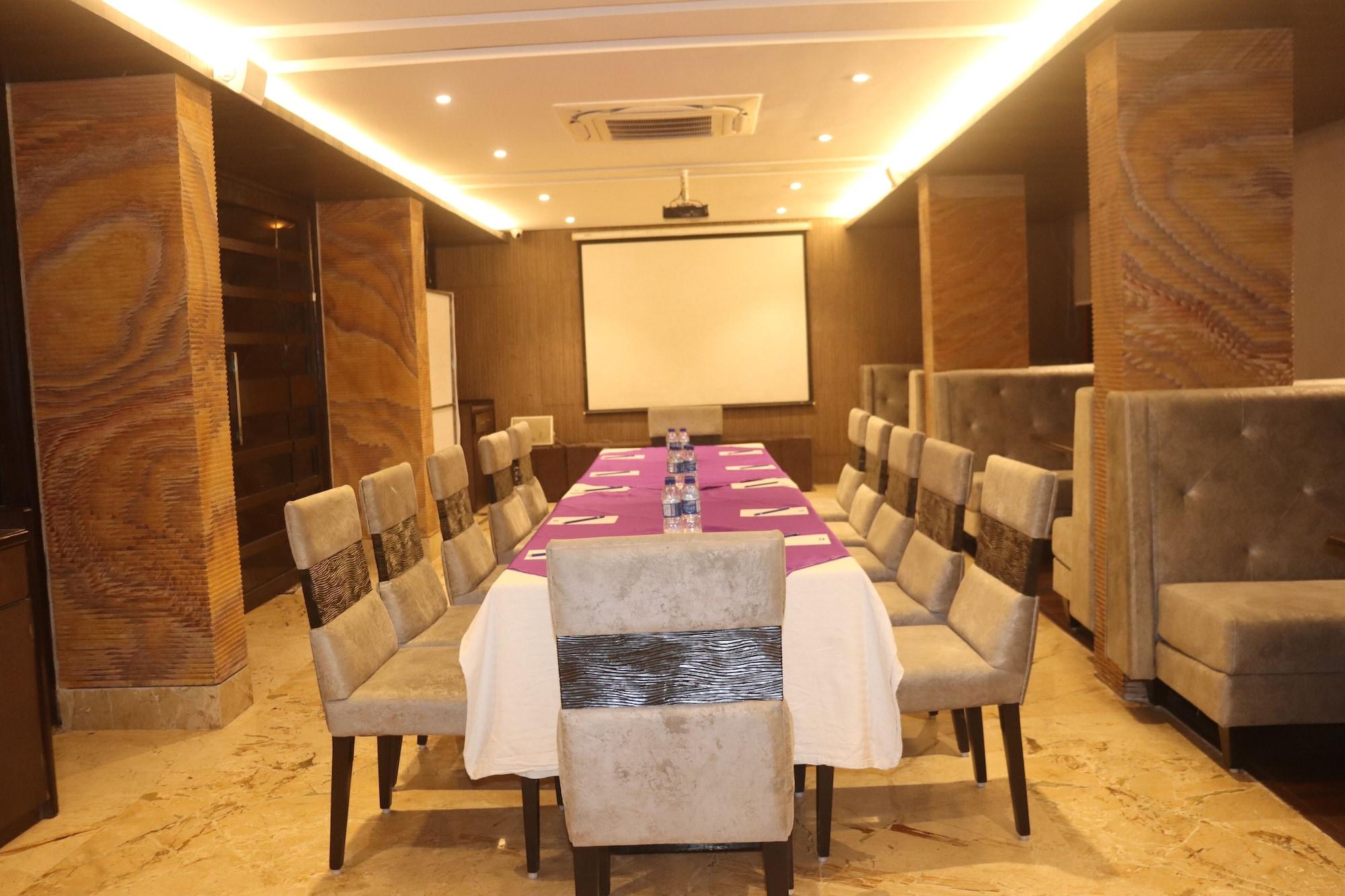 Sala de Reuniones Kyriad Hotel Indore