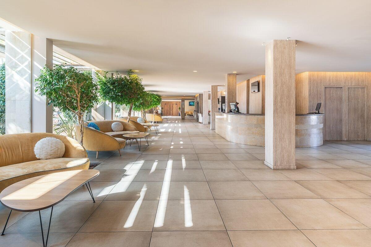 Vista Lobby FERGUS Club Pineda Splash