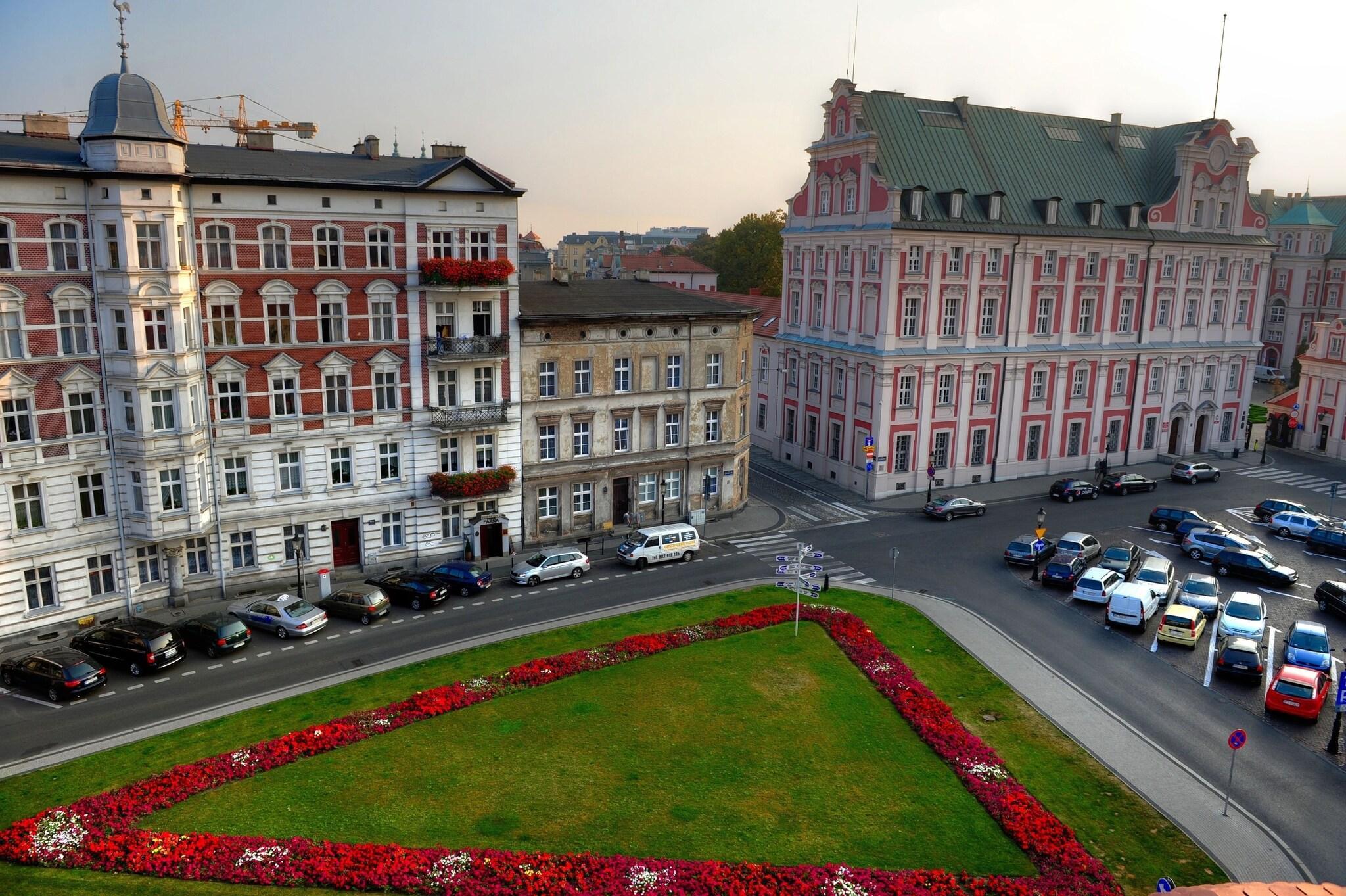 Vista Exterior Hotel Kolegiacki