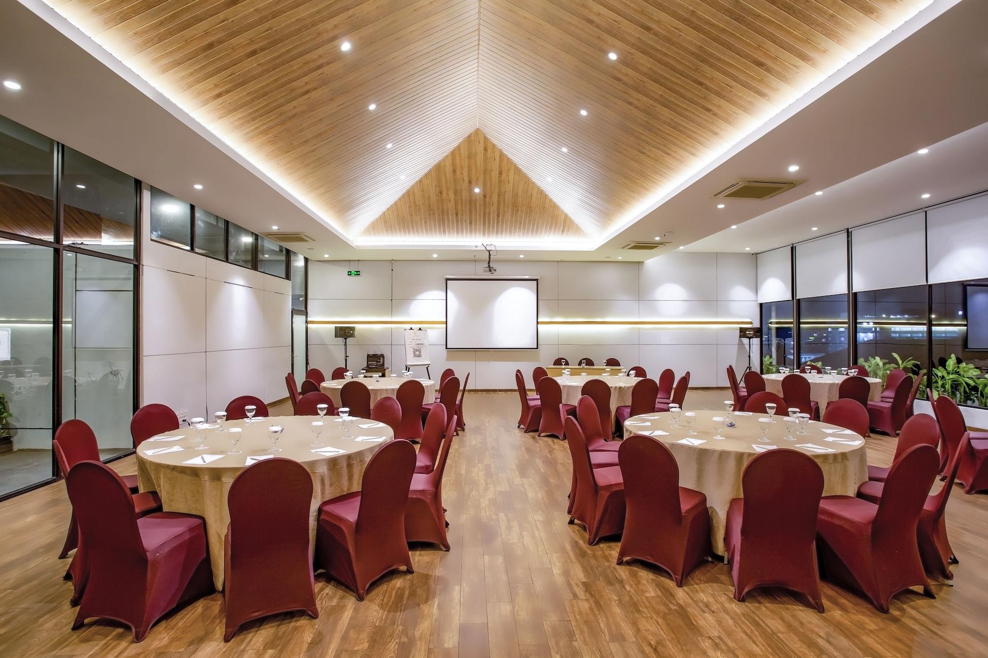Vista Exterior Zest Sukajadi Bandung by Swiss-Belhotel International