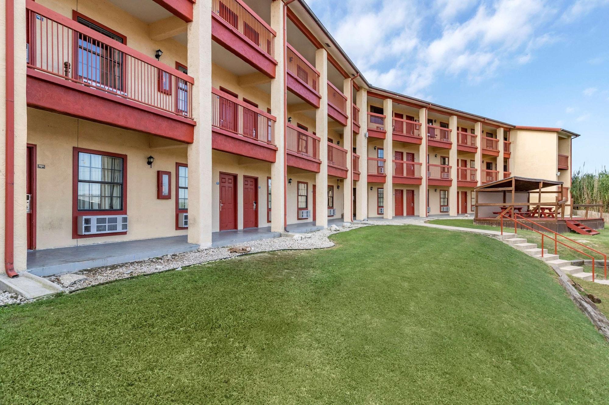 Varios Econo Lodge Junction