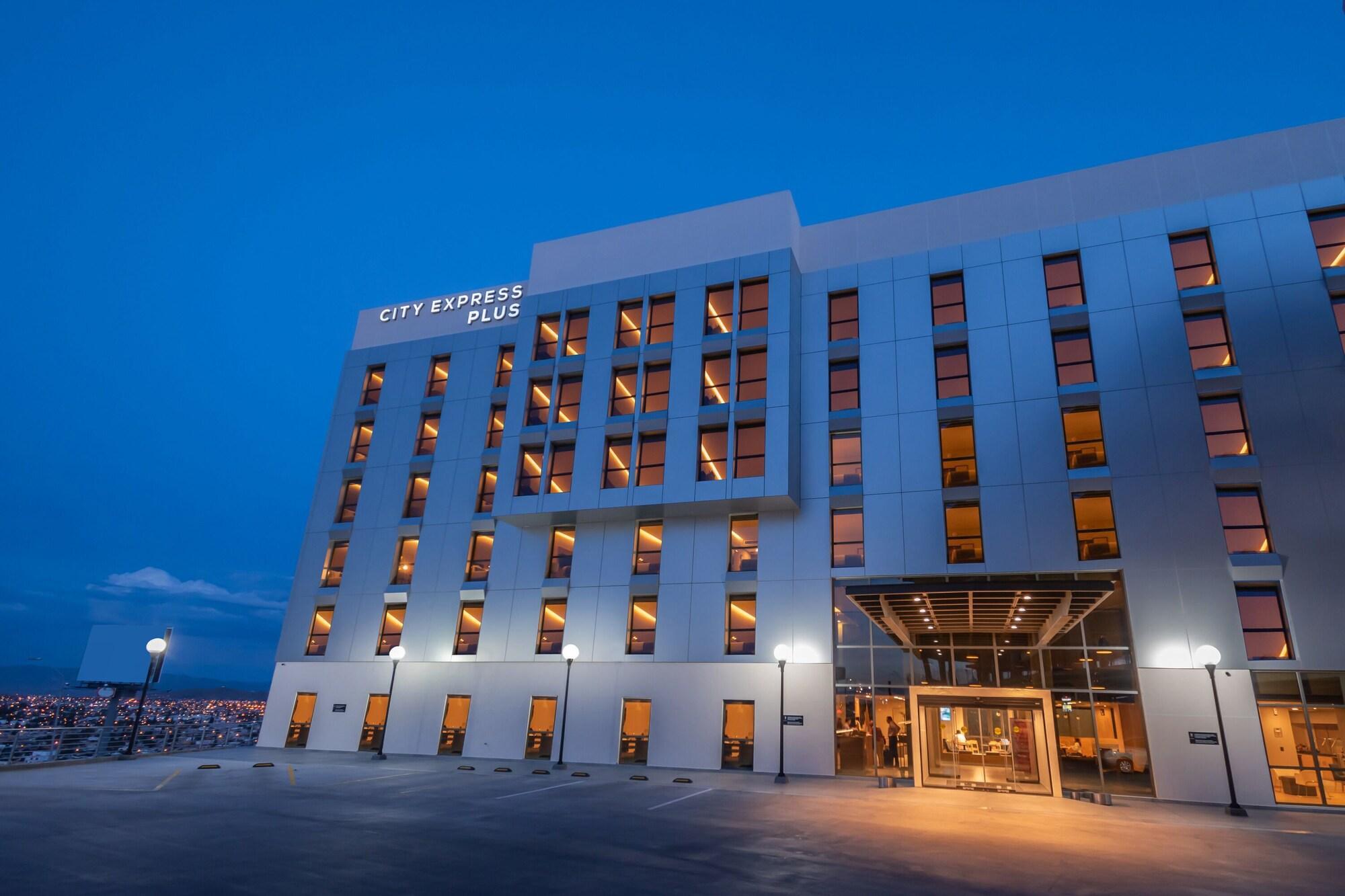 Vista Exterior City  Express Plus Chihuahua