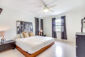 Renta temporal - Astonishing Bayshore Villa with Pool