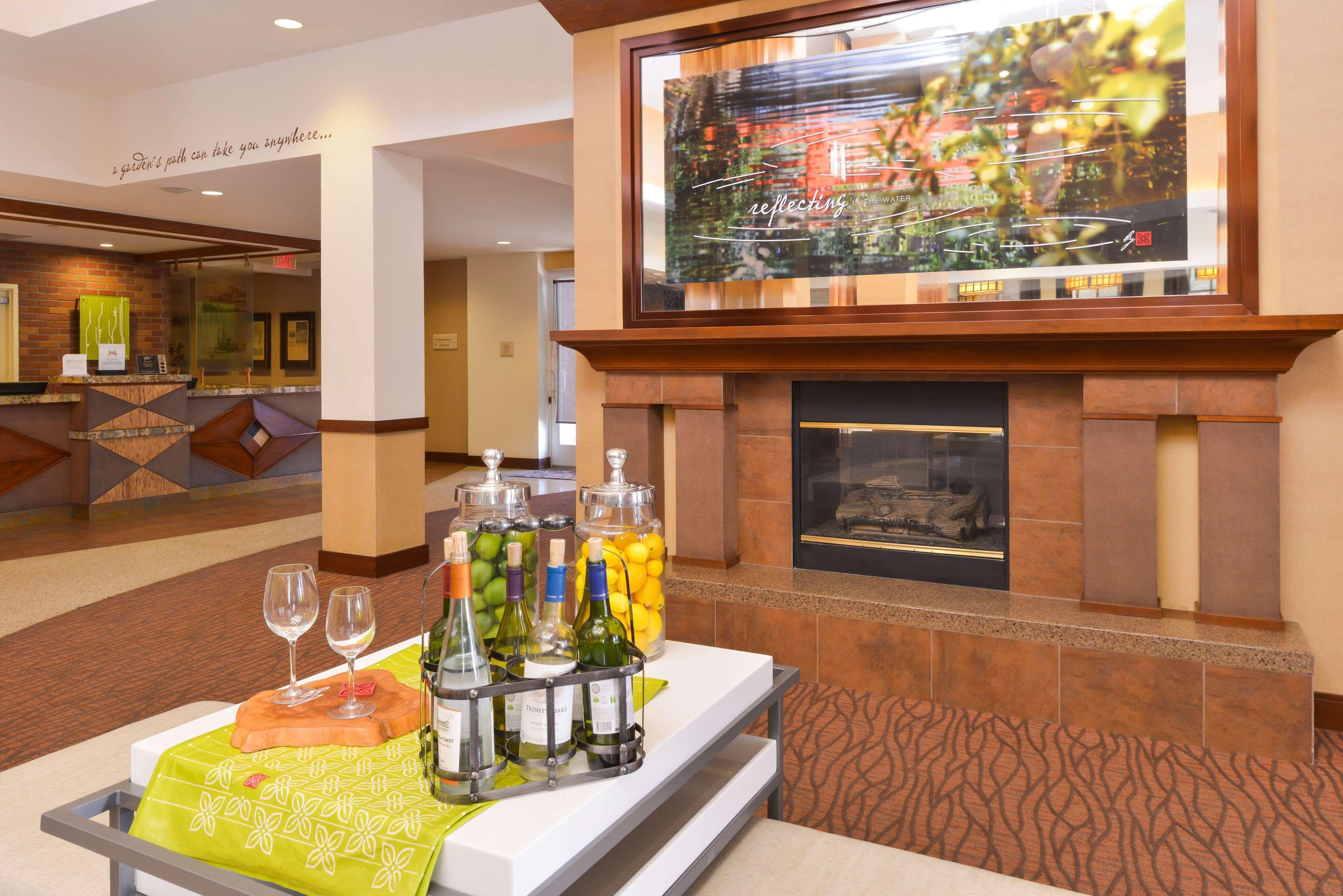 Vista Lobby Hilton Garden Inn Yuma Pivot Point