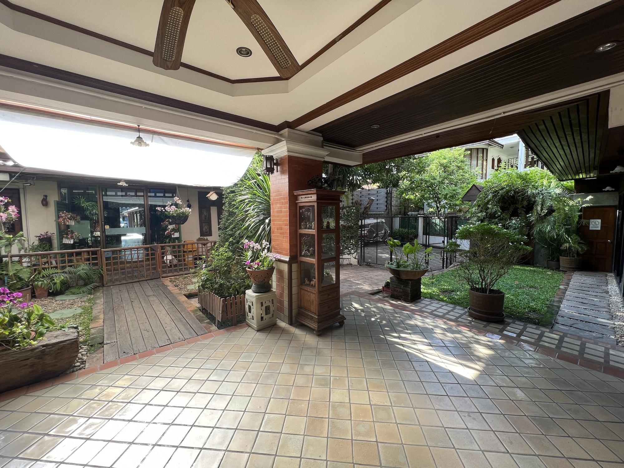 Vista Exterior Pha Thai House