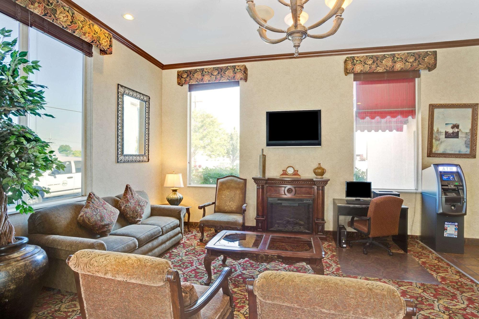 Vista Lobby Ramada by Wyndham Draper