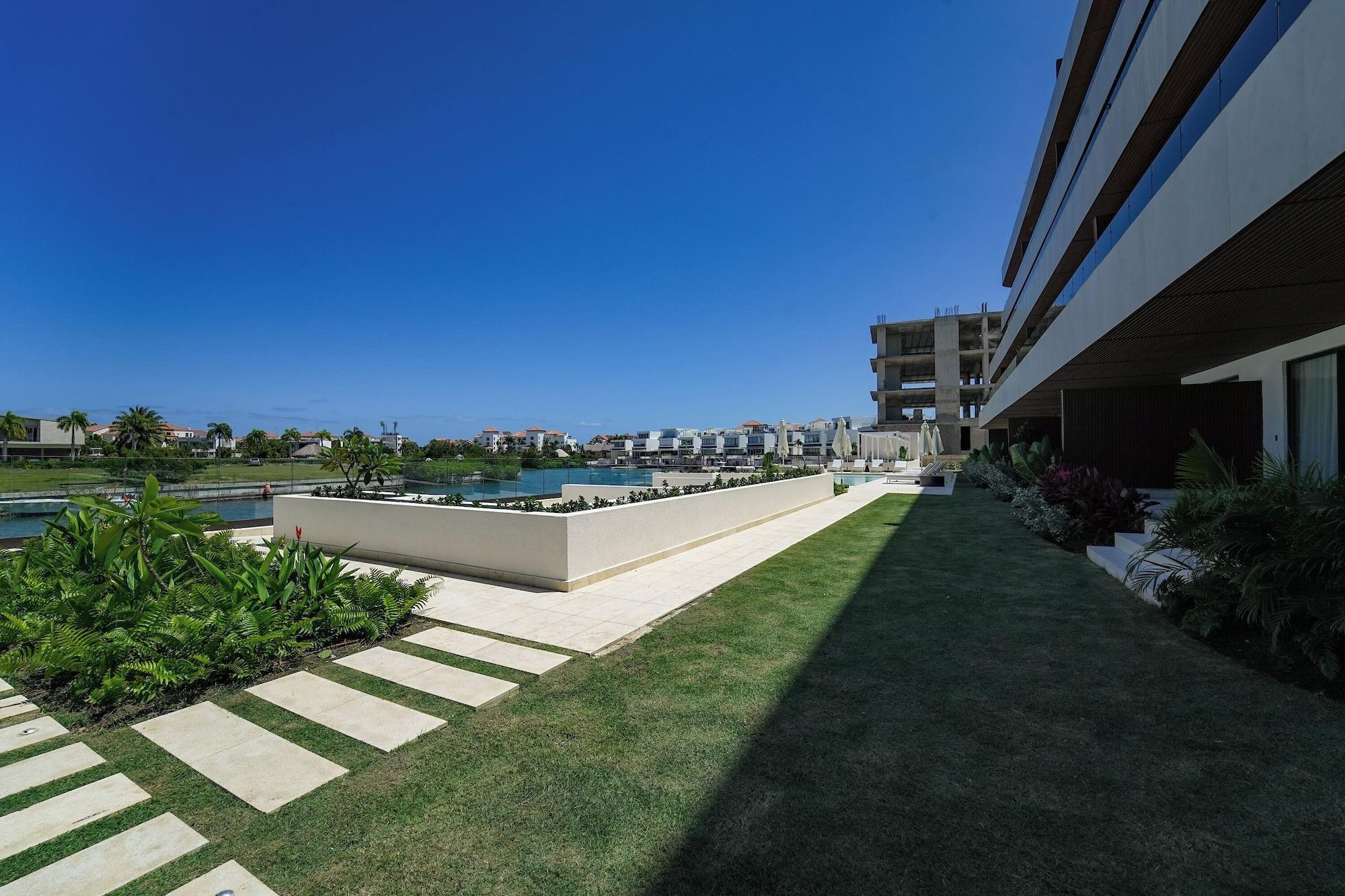 Vista Exterior Marina Garden Cap Cana by Beach Homes PC