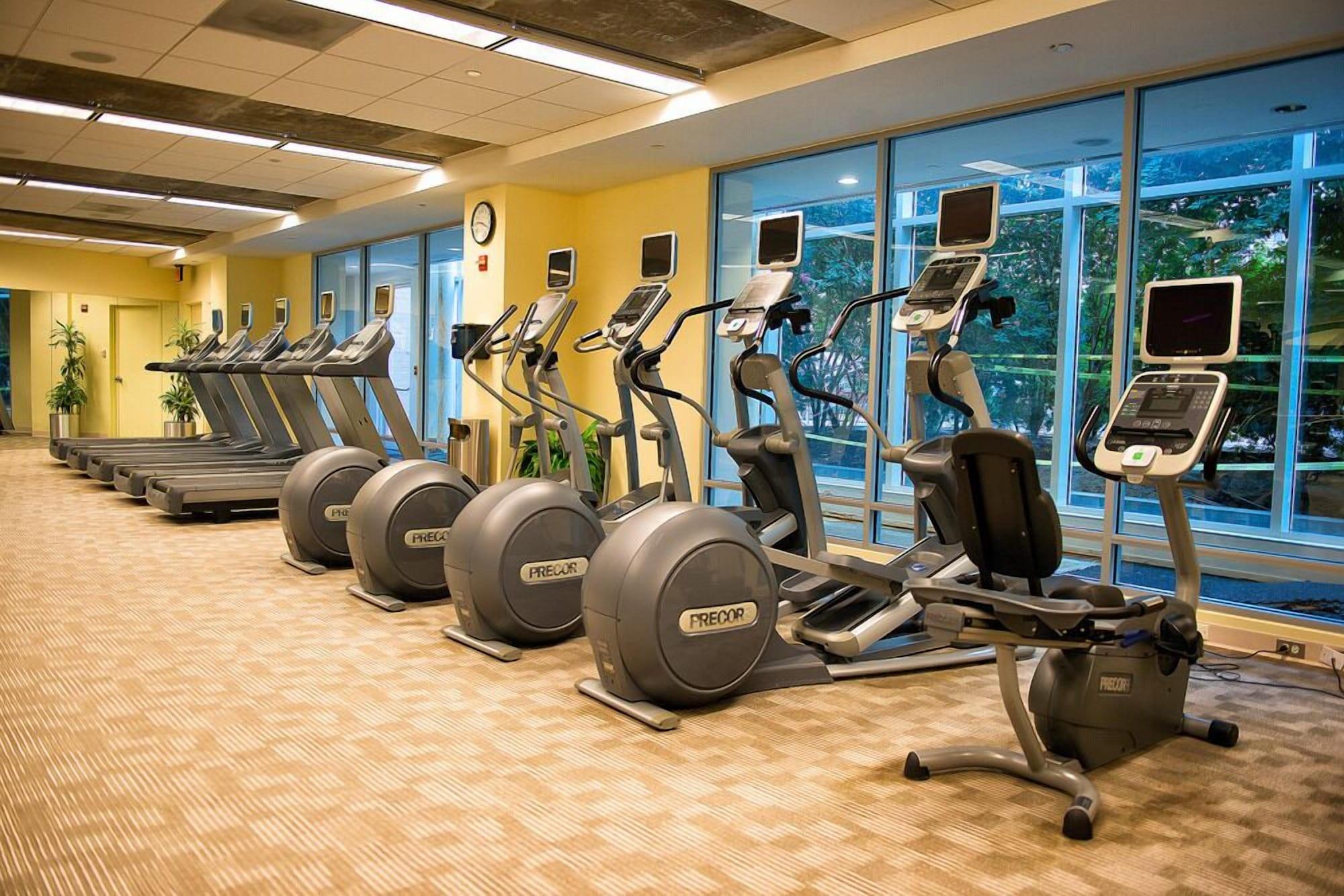 Gimnasio Crystal Quarters Furnished Apartments- Concord