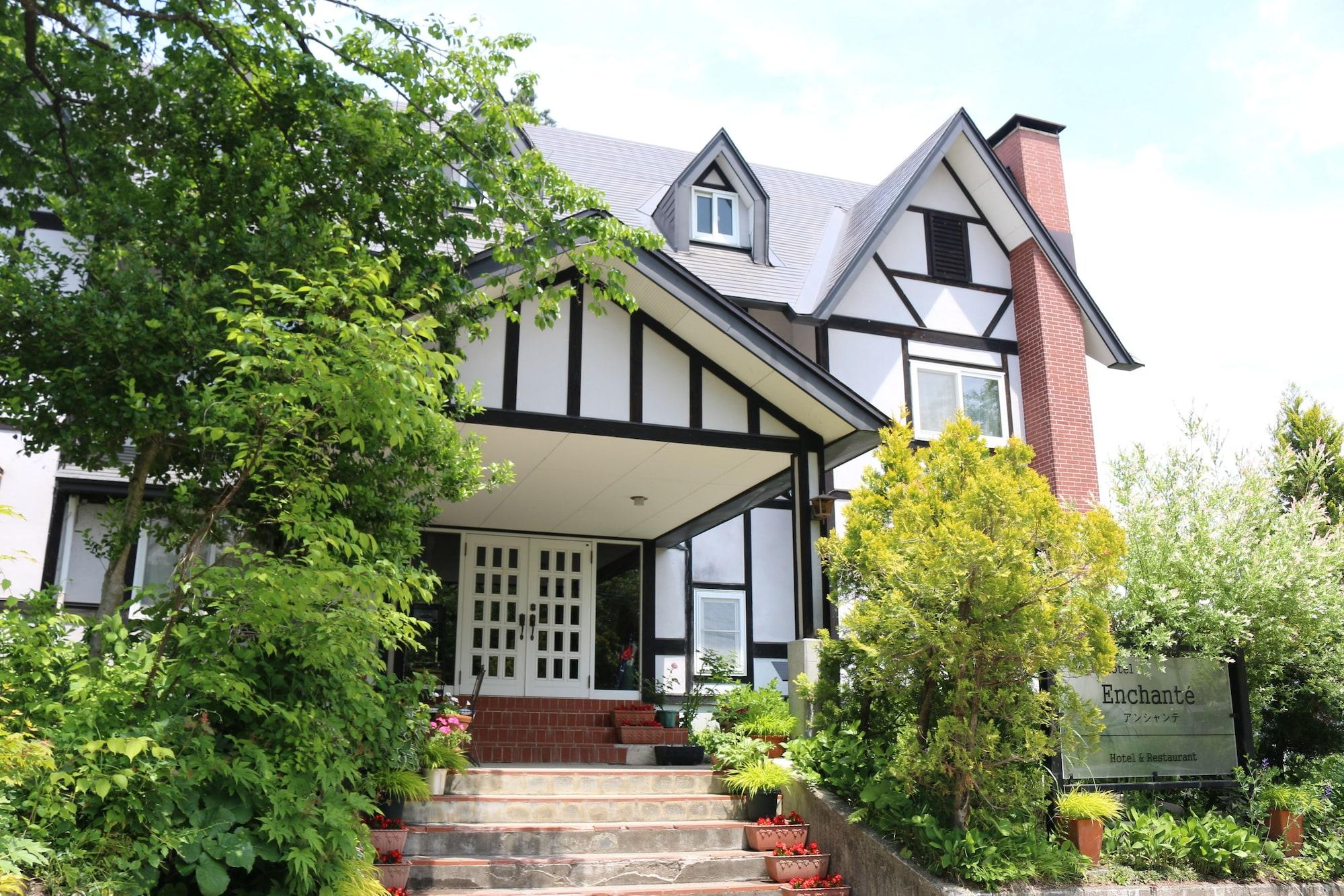 Varios Petit Hotel Enchante