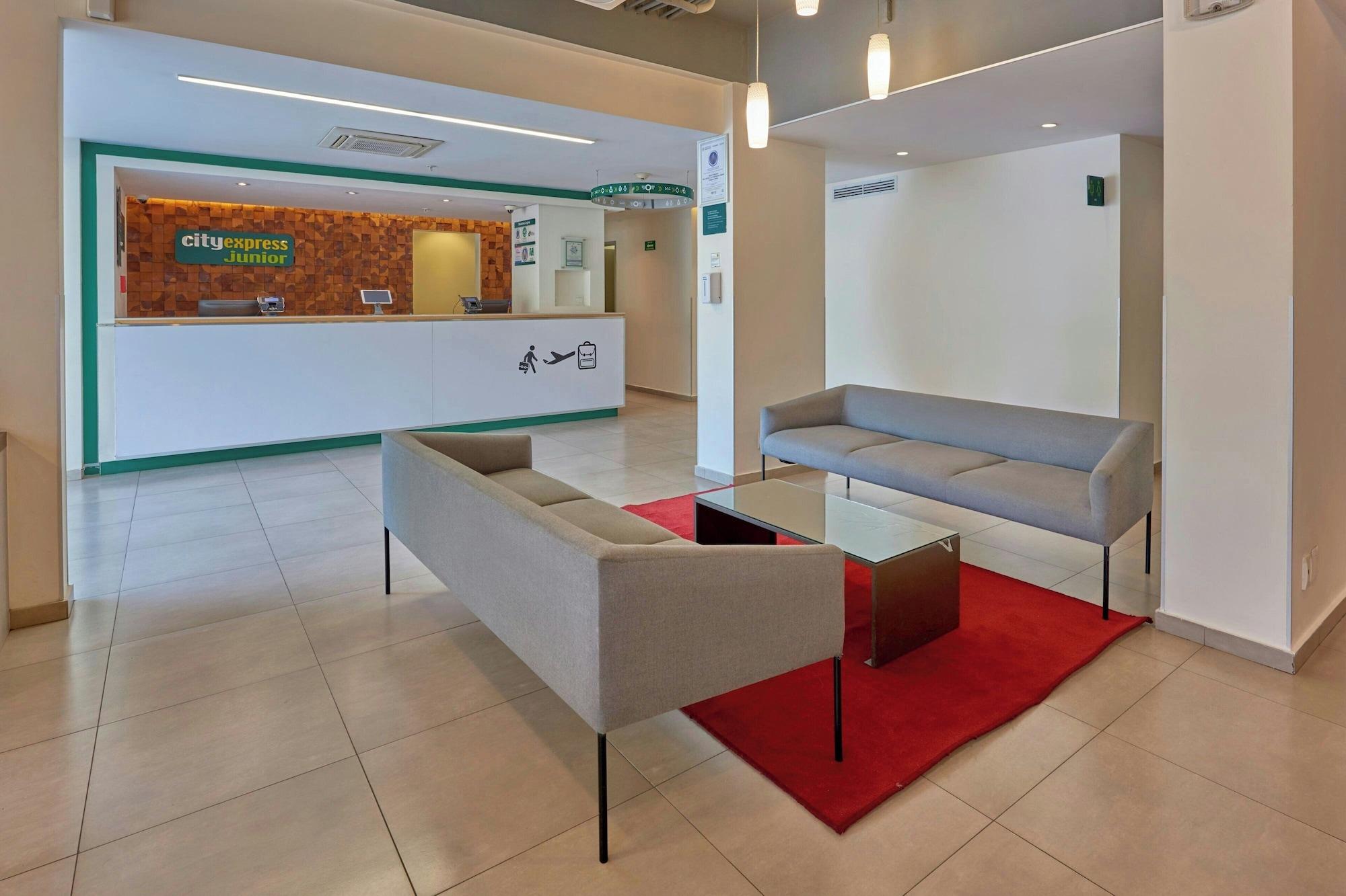 Vista Lobby City Express Junior by Marriott Toluca Zona Industrial