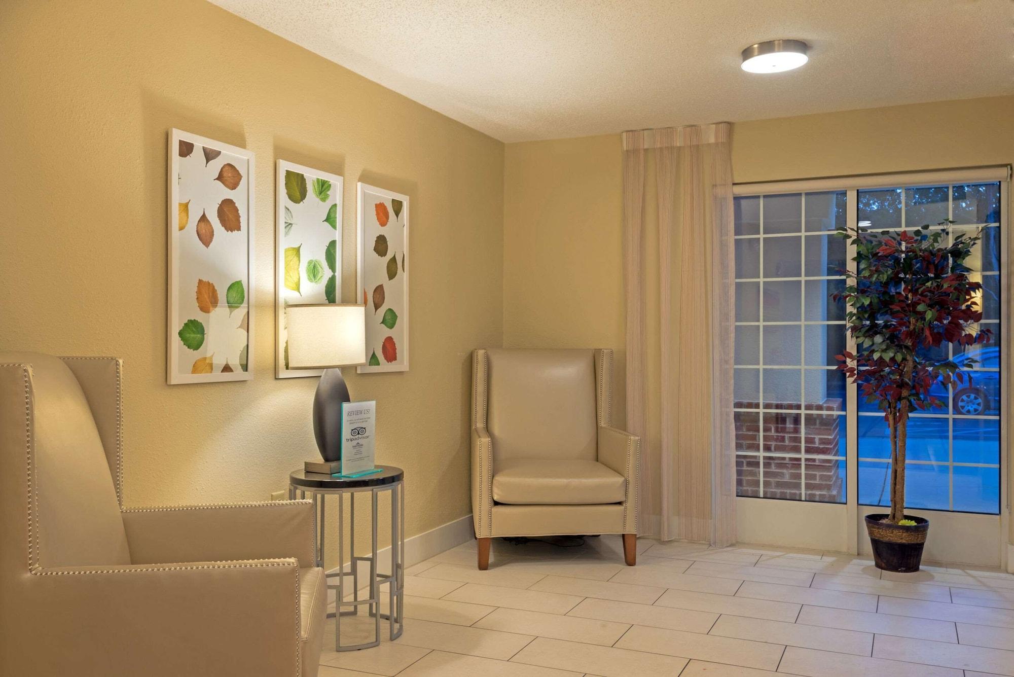 Vista Lobby MainStay Suites Raleigh - Cary