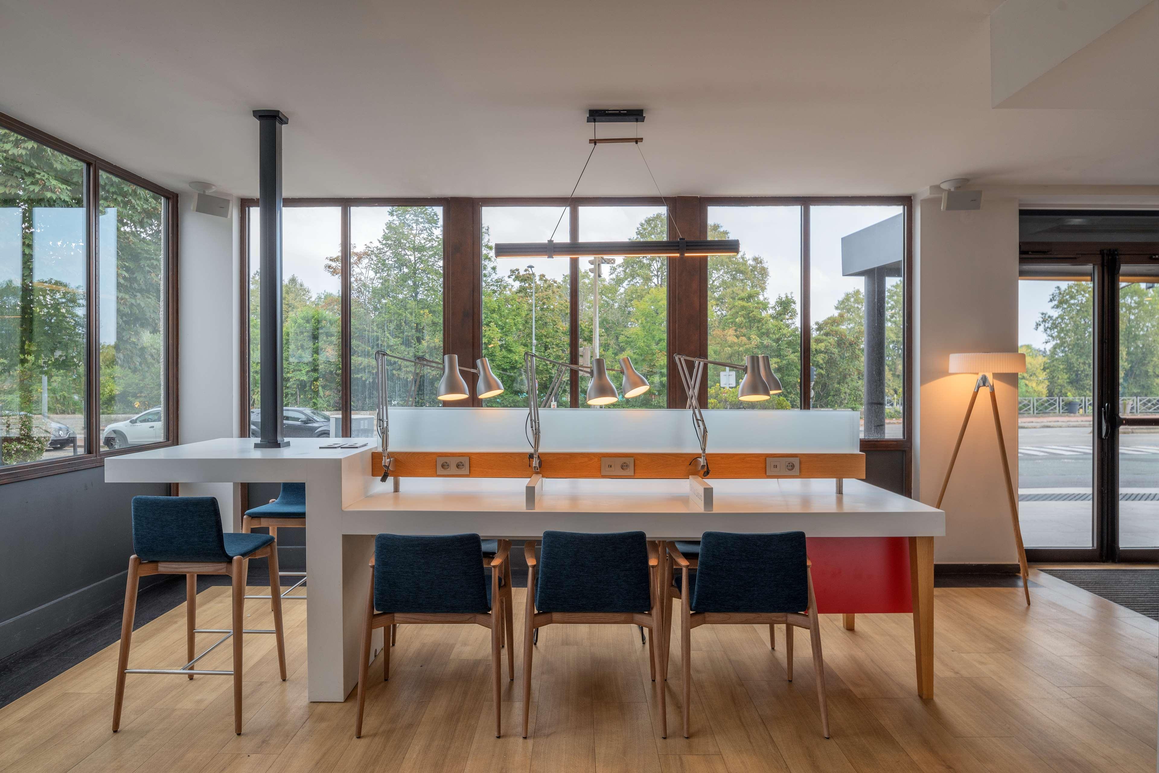 Vista Lobby DoubleTree by Hilton Paris Bougival