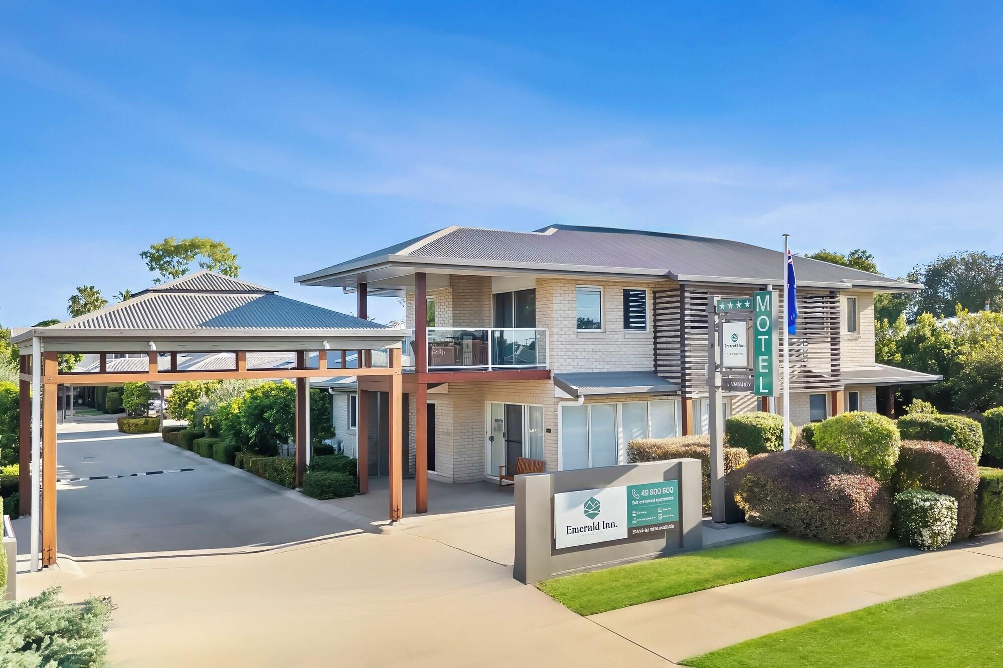 Vista Exterior Emerald Inn by Travellers