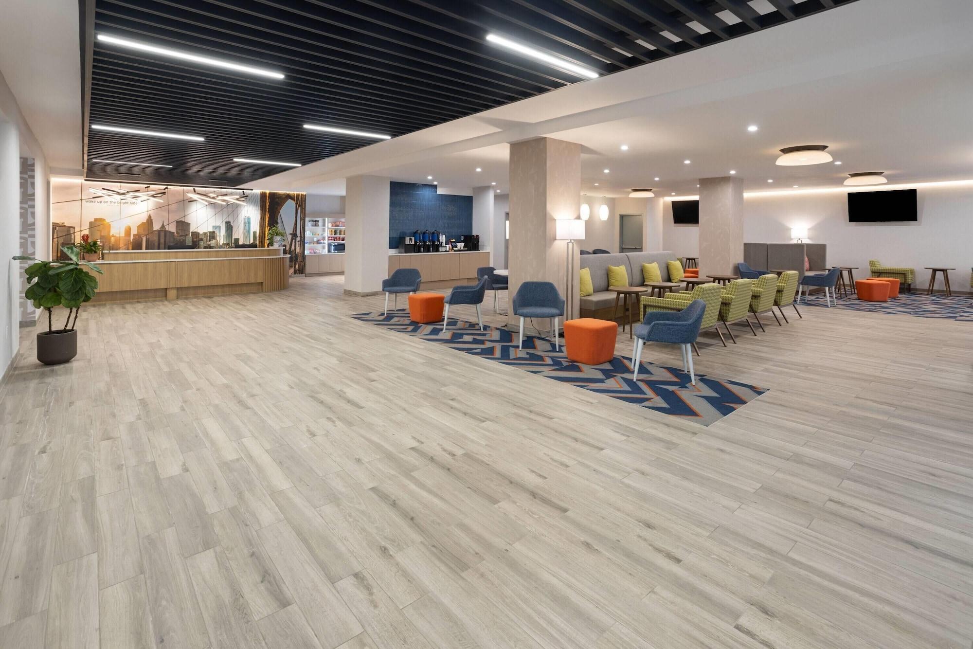 Vista Lobby La Quinta Inn & Suites By Wyndham Queens NYC/JFK AirTrain