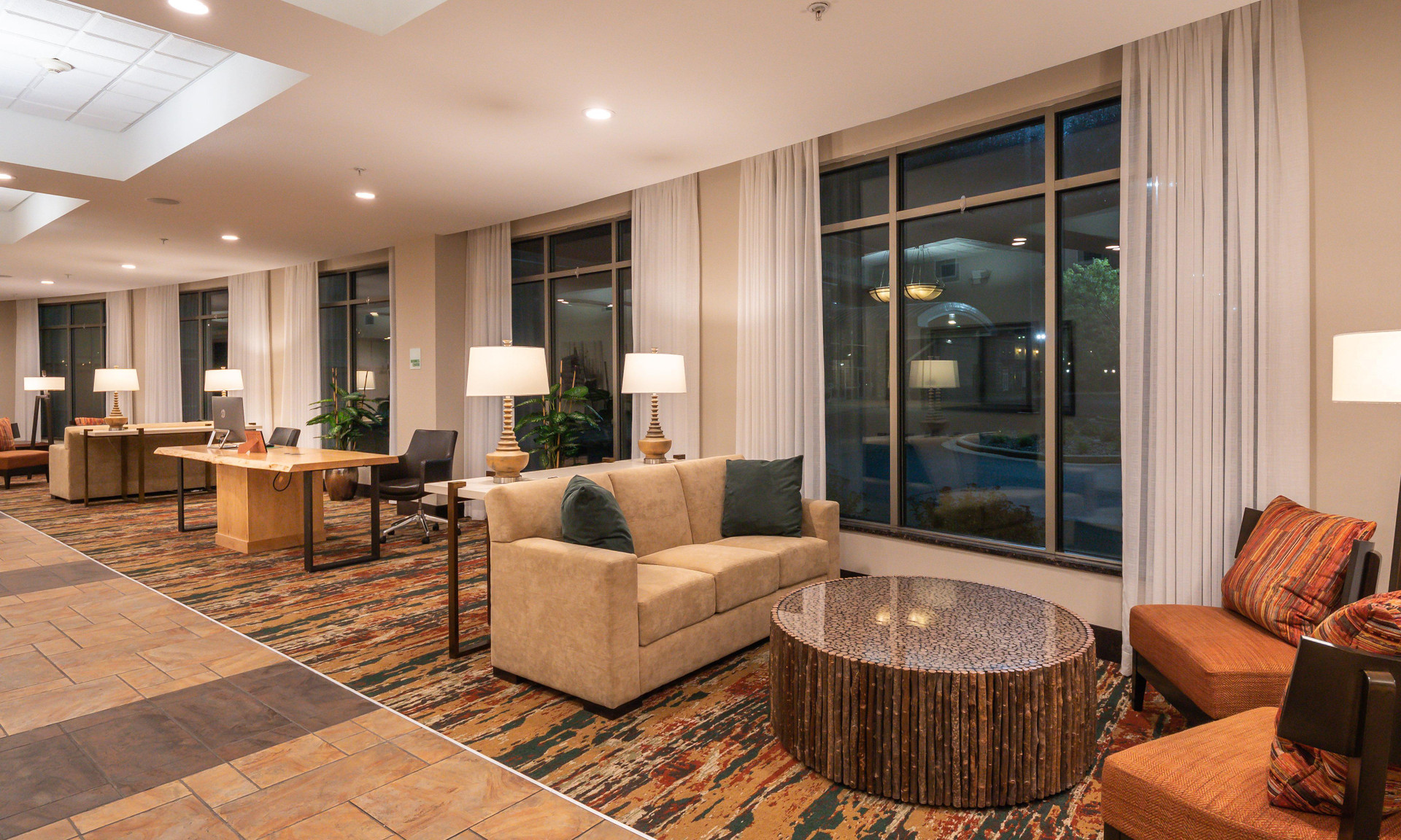 Vista Lobby Holiday Inn Stevens Point - Convention Ctr by IHG