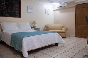 Alquiler Vacacional - Casa Ixora Flamingo: spacious, shared pool & patio in Flamingo. Pet-Friendly!