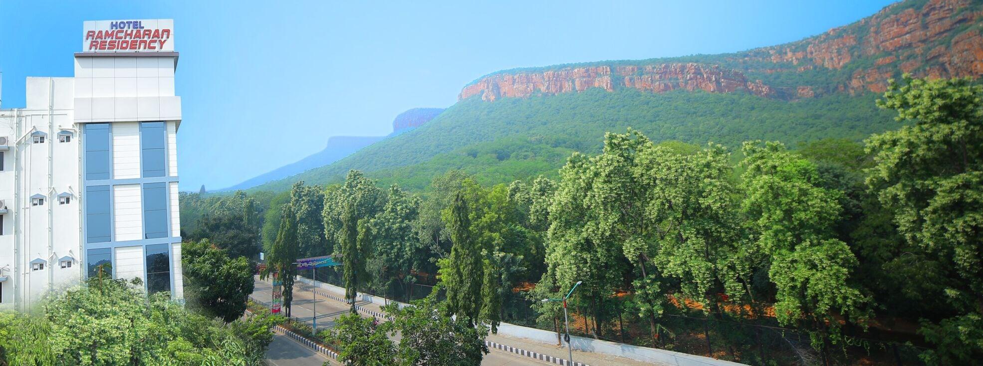 Vista Exterior Hotel Ramcharan Residency