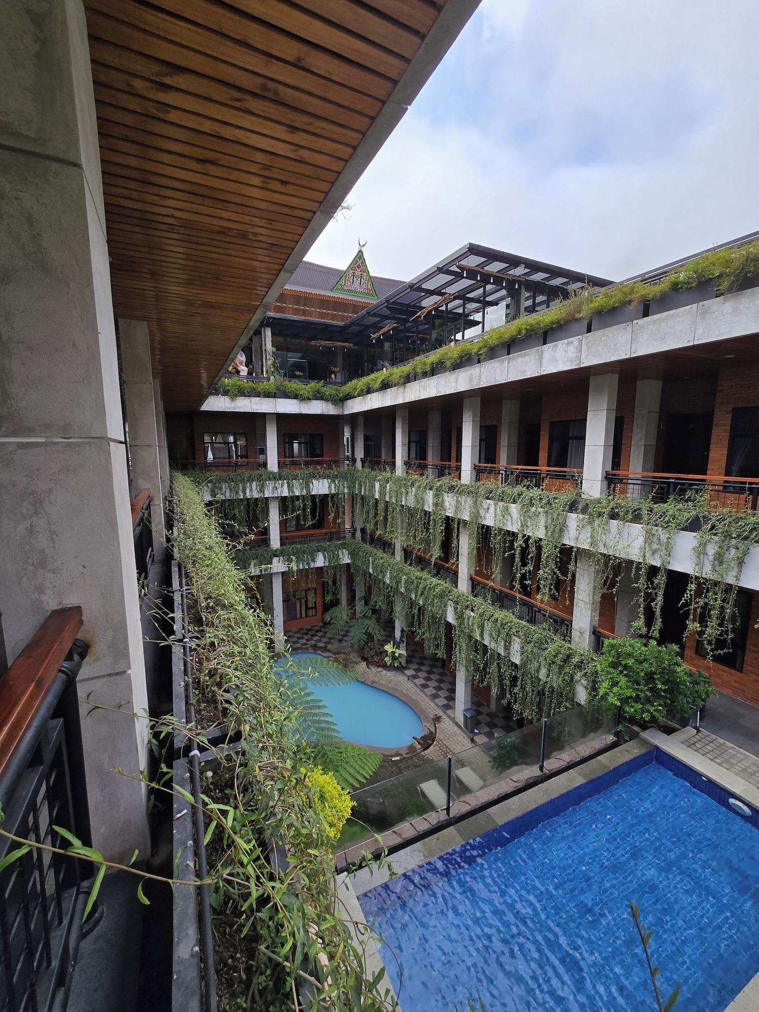 Varios Pariban Hotel