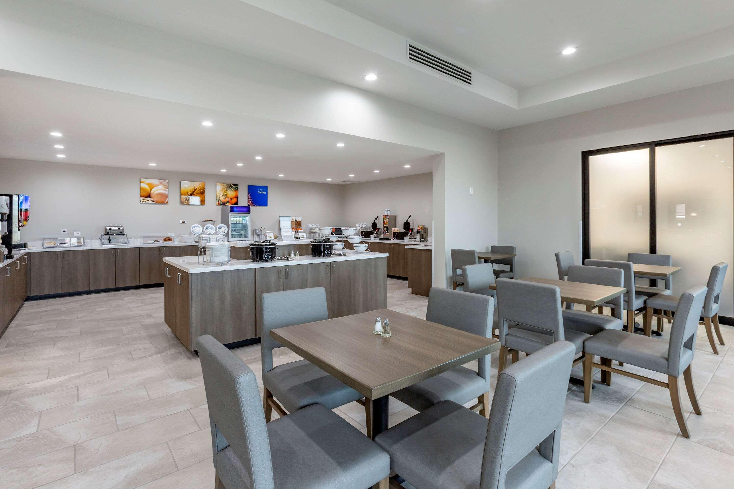 Restaurant Comfort Suites Scottsdale Talking Stick Entertainment District