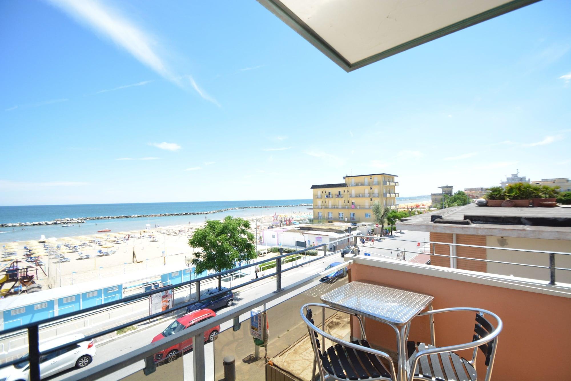 Vista Exterior Hotel Palos