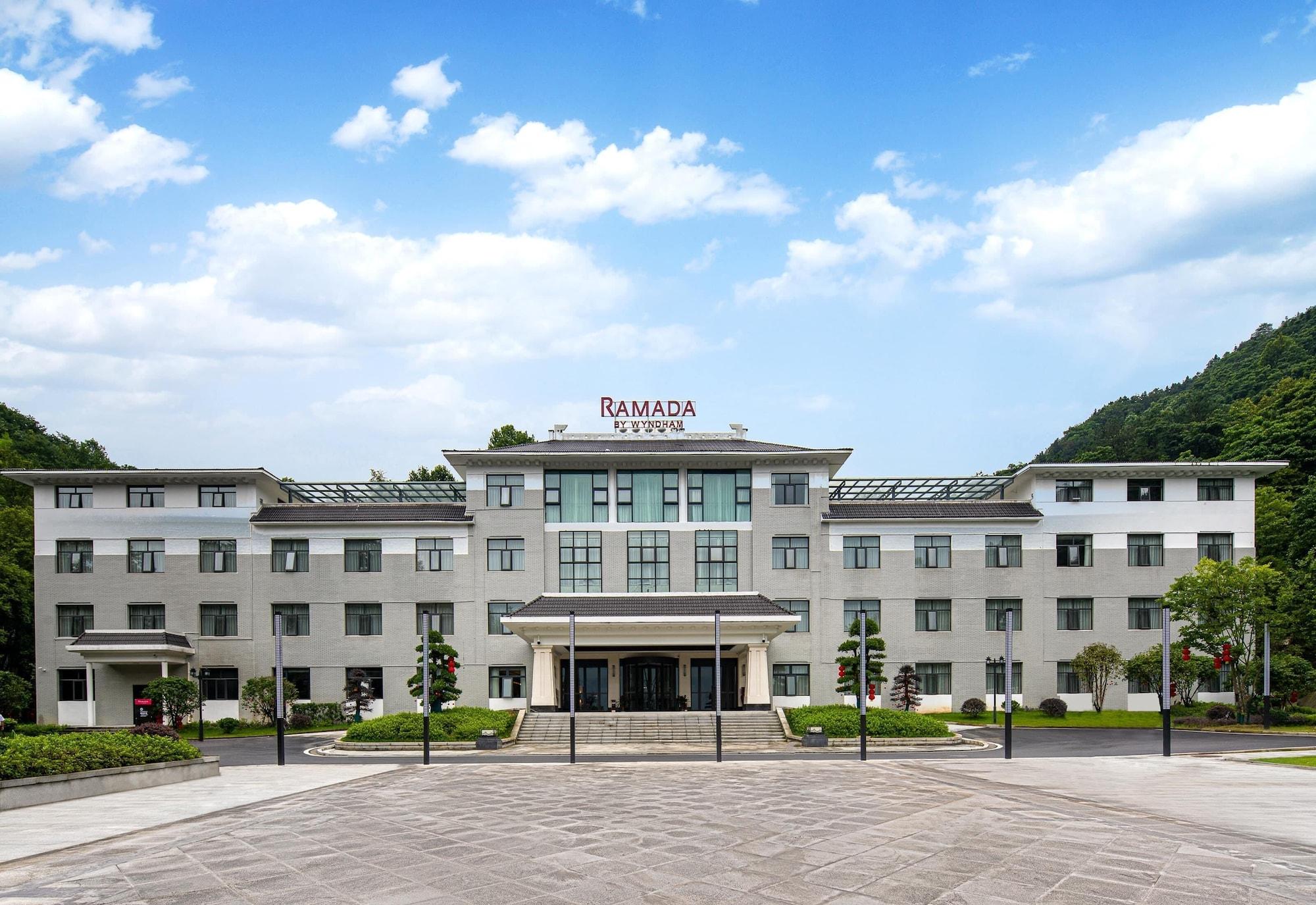 Vista Exterior Ramada by Wyndham Xianning Xishan Mountain