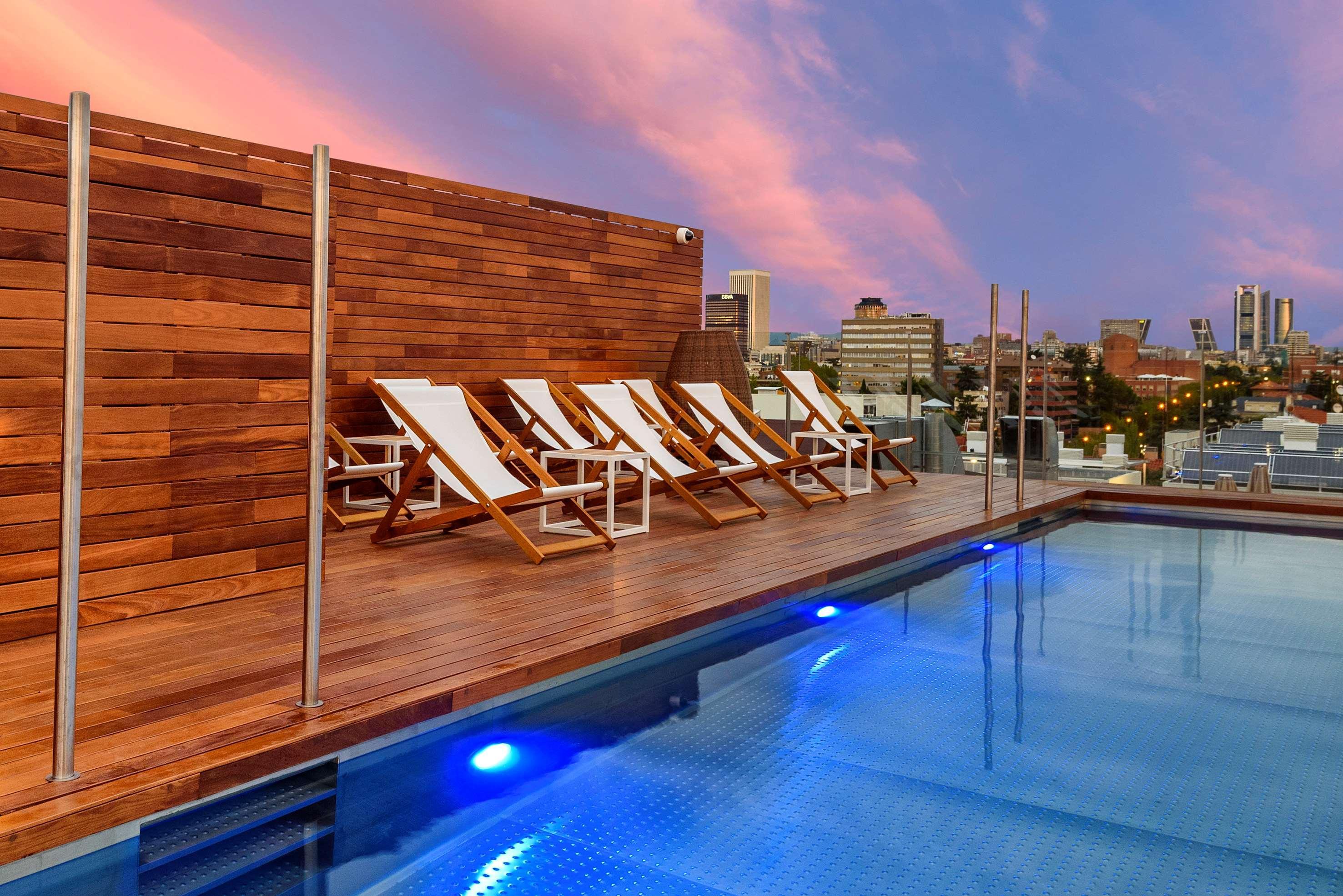 Vista Piscina Melia Madrid Serrano
