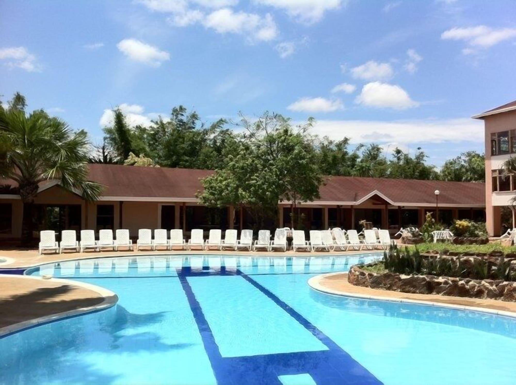 Vista Piscina Hotel Lagos de Menegua
