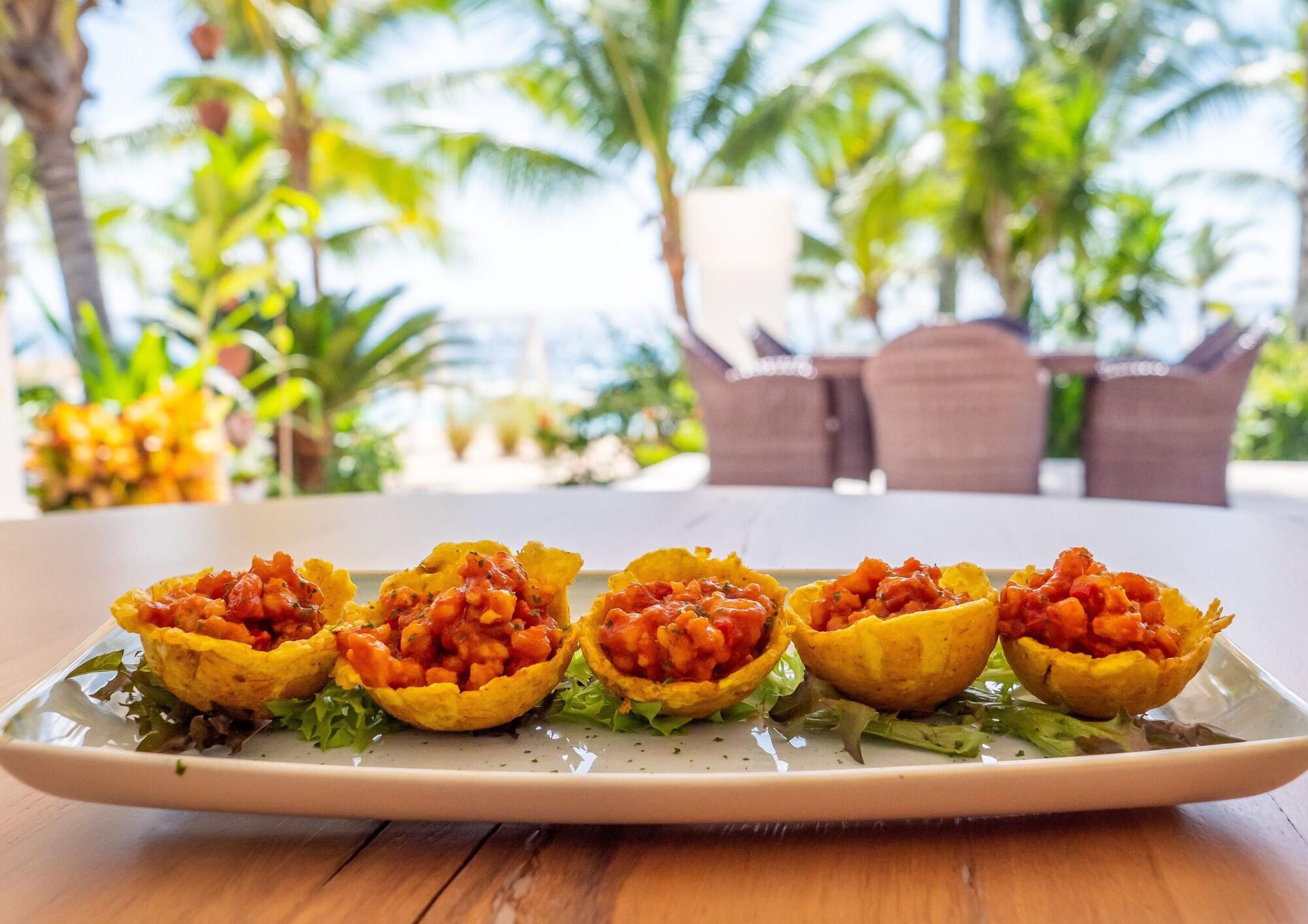 Restaurant TRACADERO Beach Club and Holidays Rentals