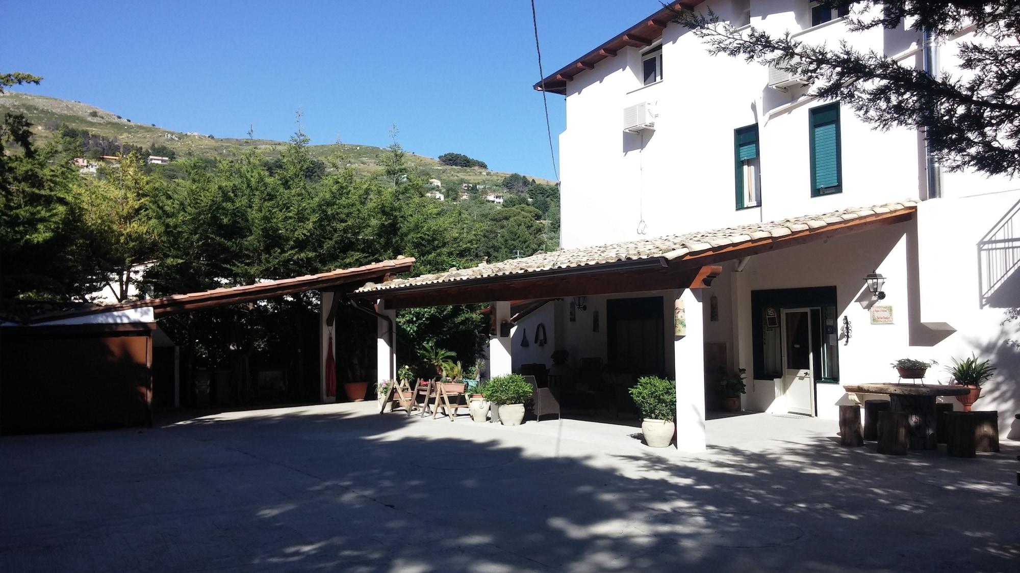 Vista Exterior La Regina di Adrano