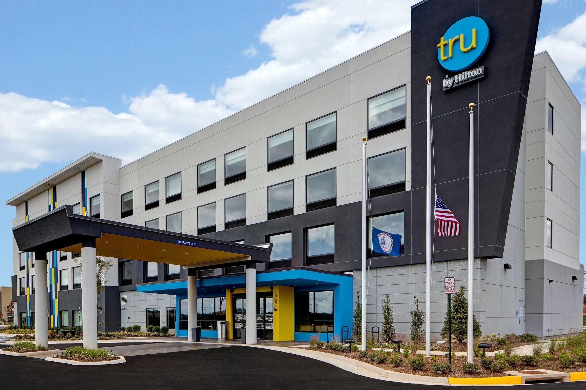 Vista Exterior Tru by Hilton Manassas